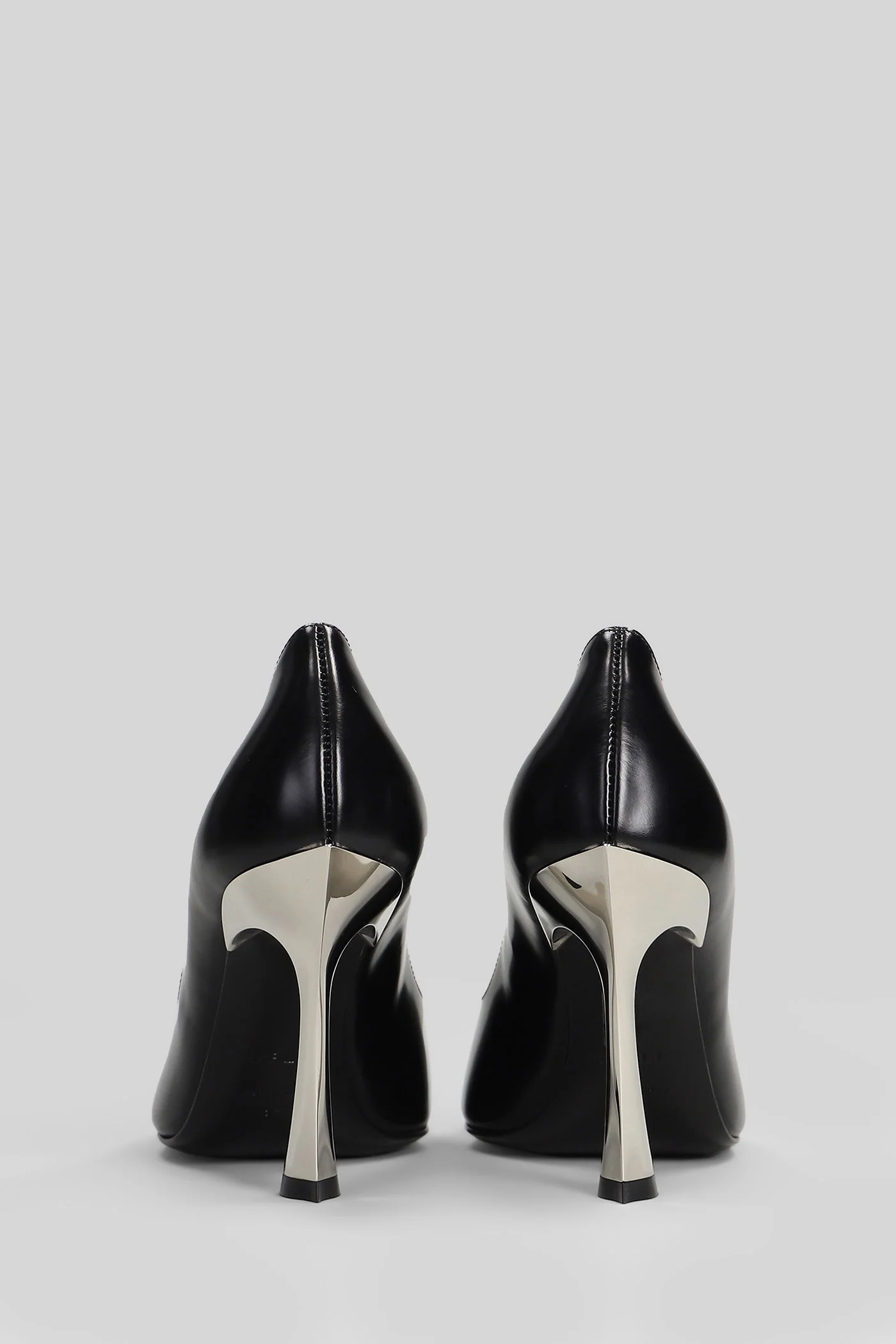 Pumps in black leather - Image 4