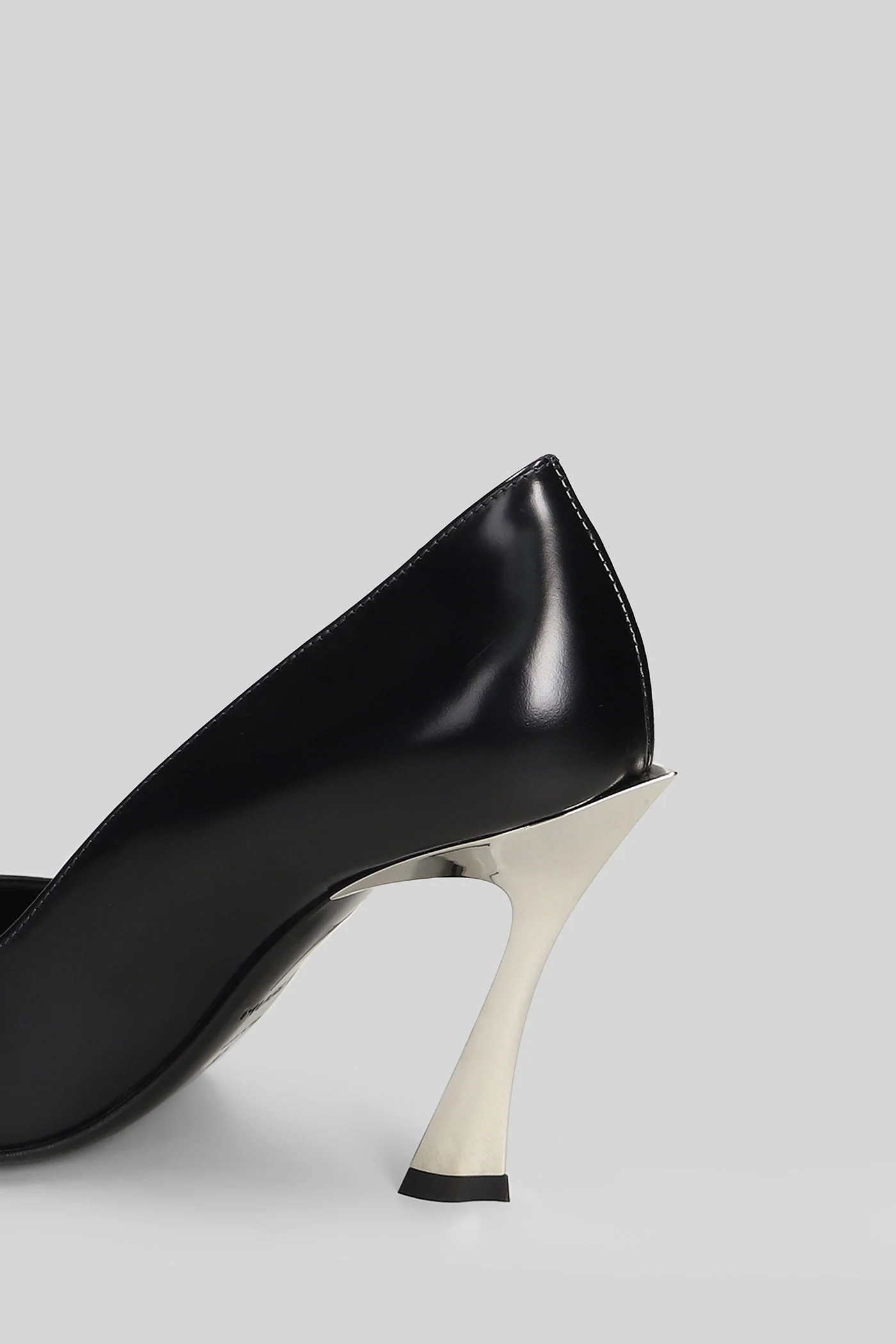 Pumps in black leather - Image 5