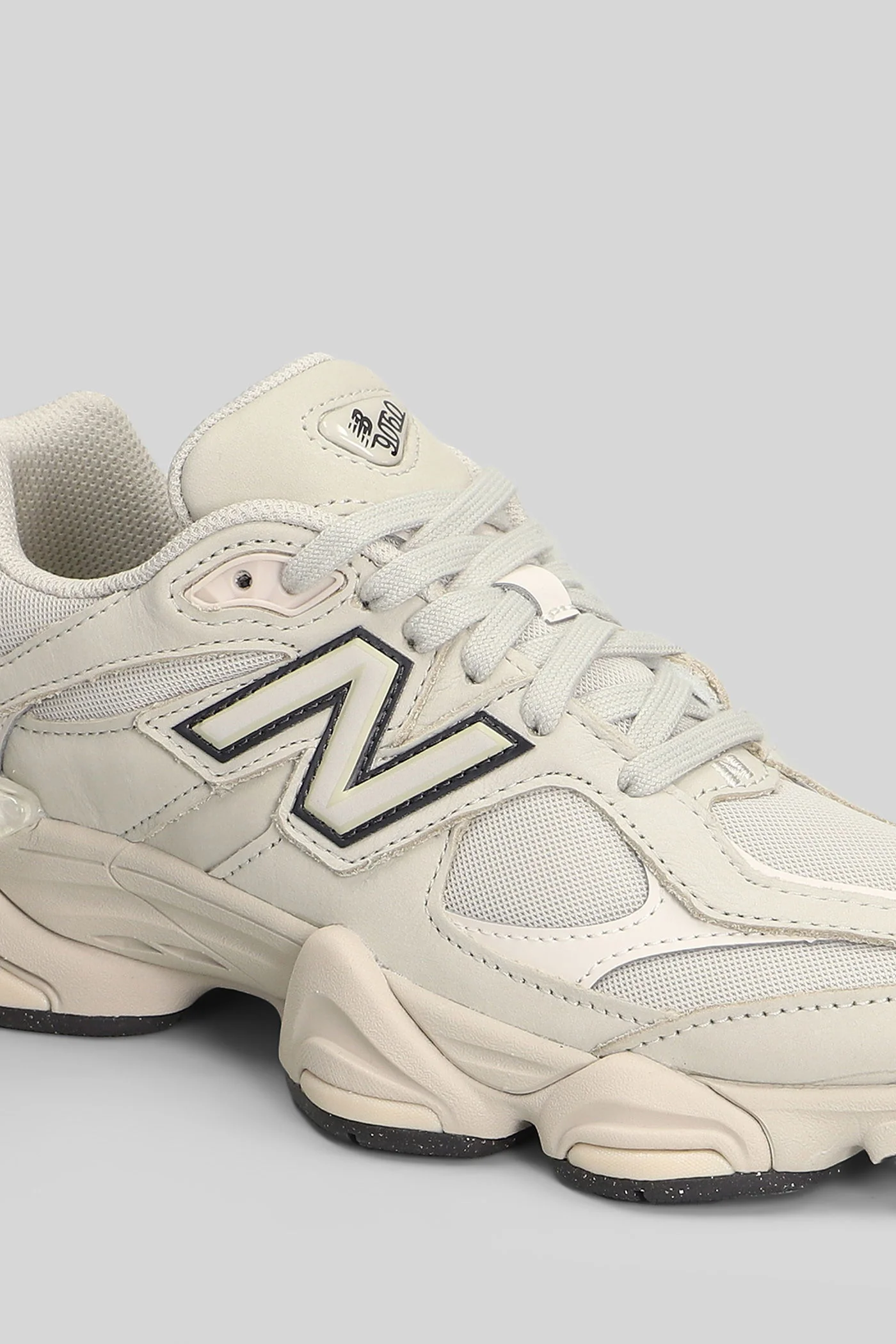 9060 Sneakers in beige leather and fabric - Image 5
