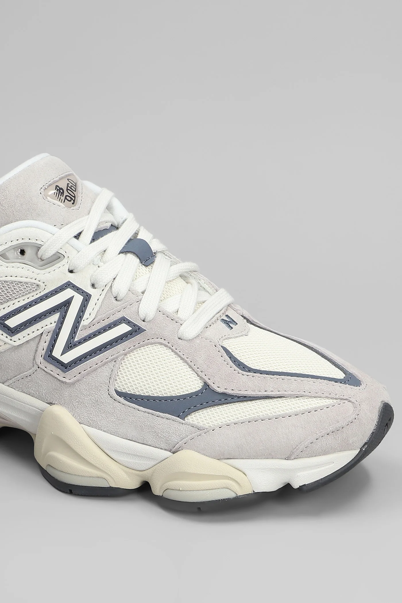 9060 Sneakers in beige Suede and fabric - Image 5