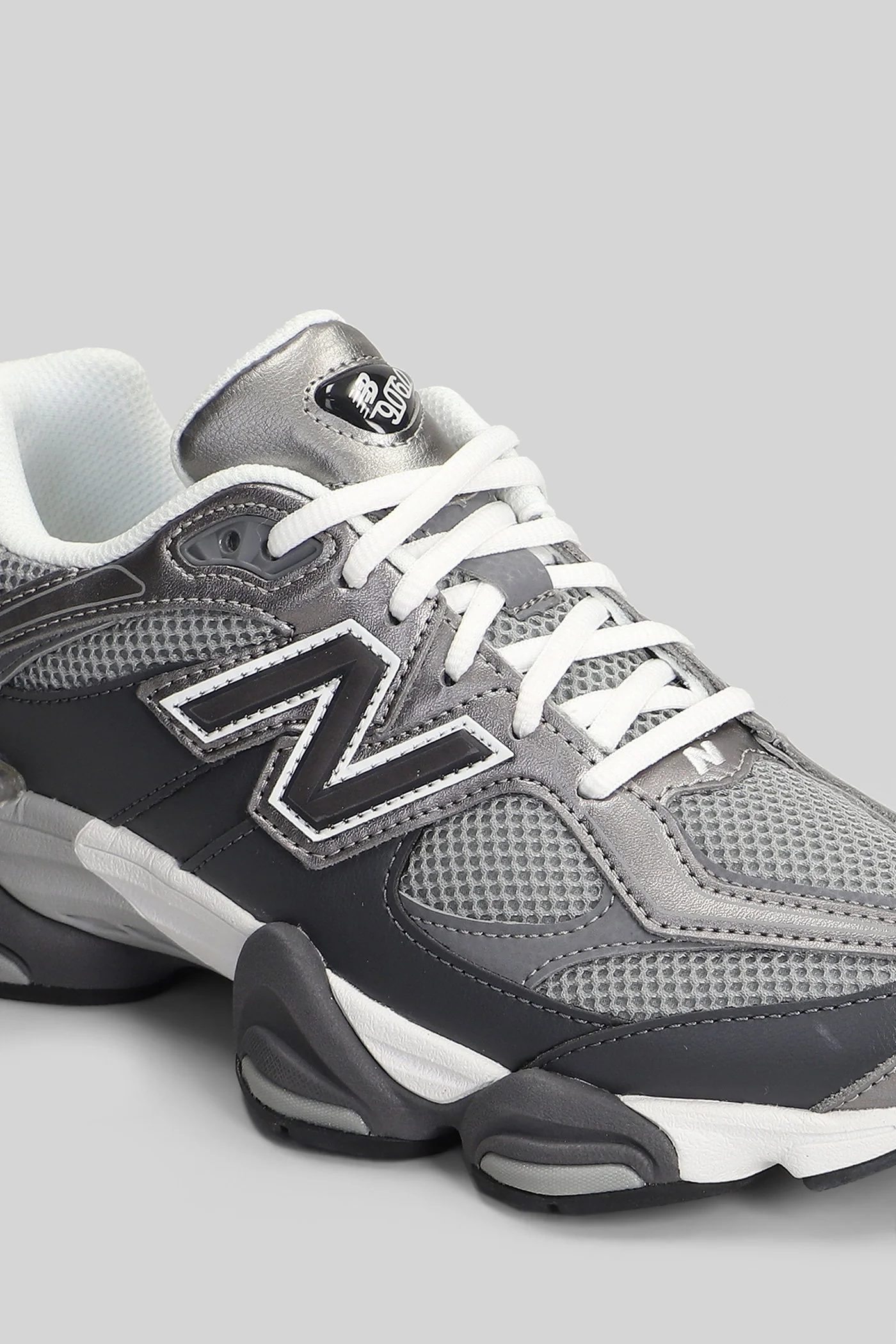 9060 Sneakers in grey leather and fabric - Image 5