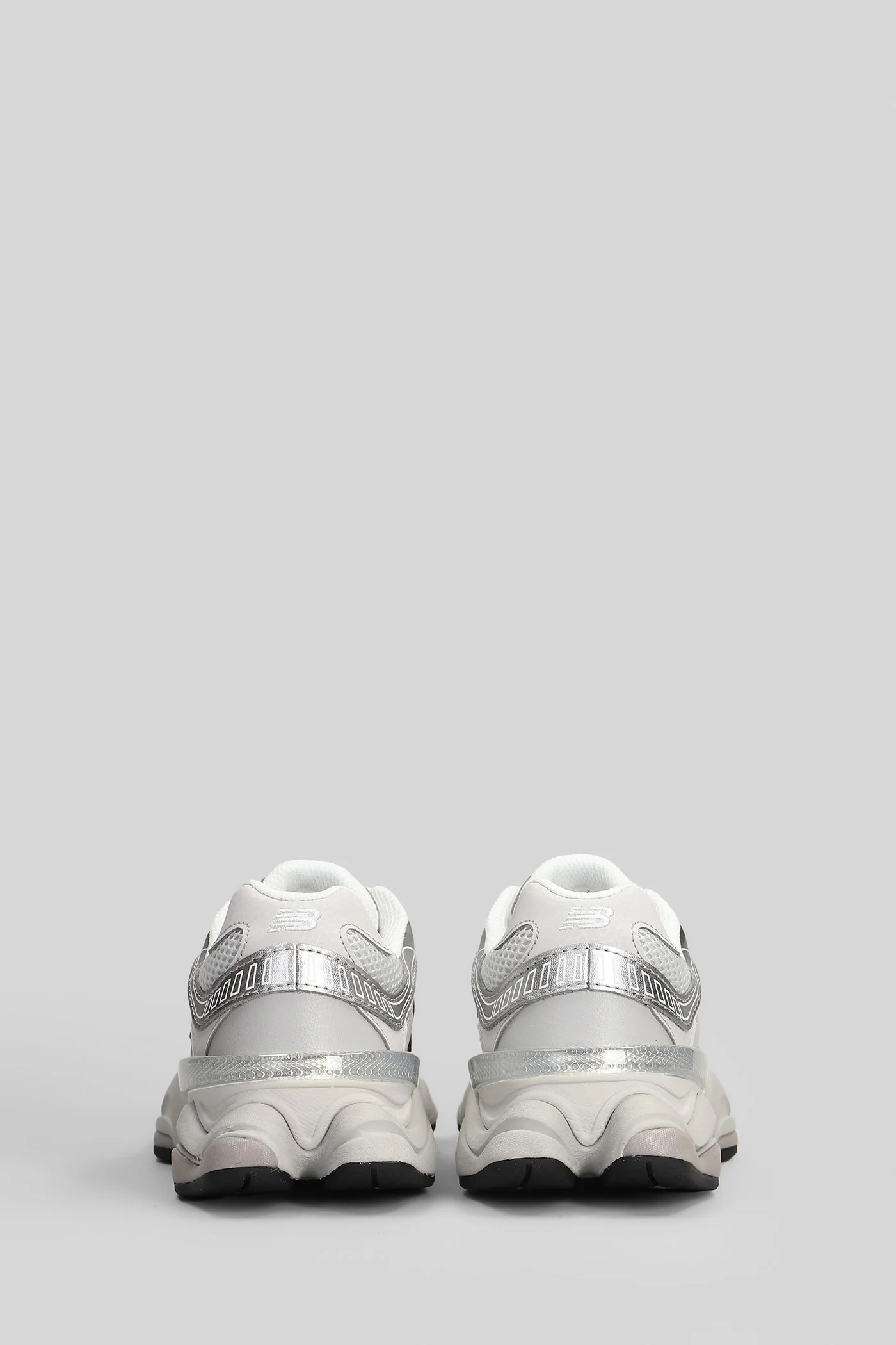 9060 Sneakers in grey leather and fabric - Image 4