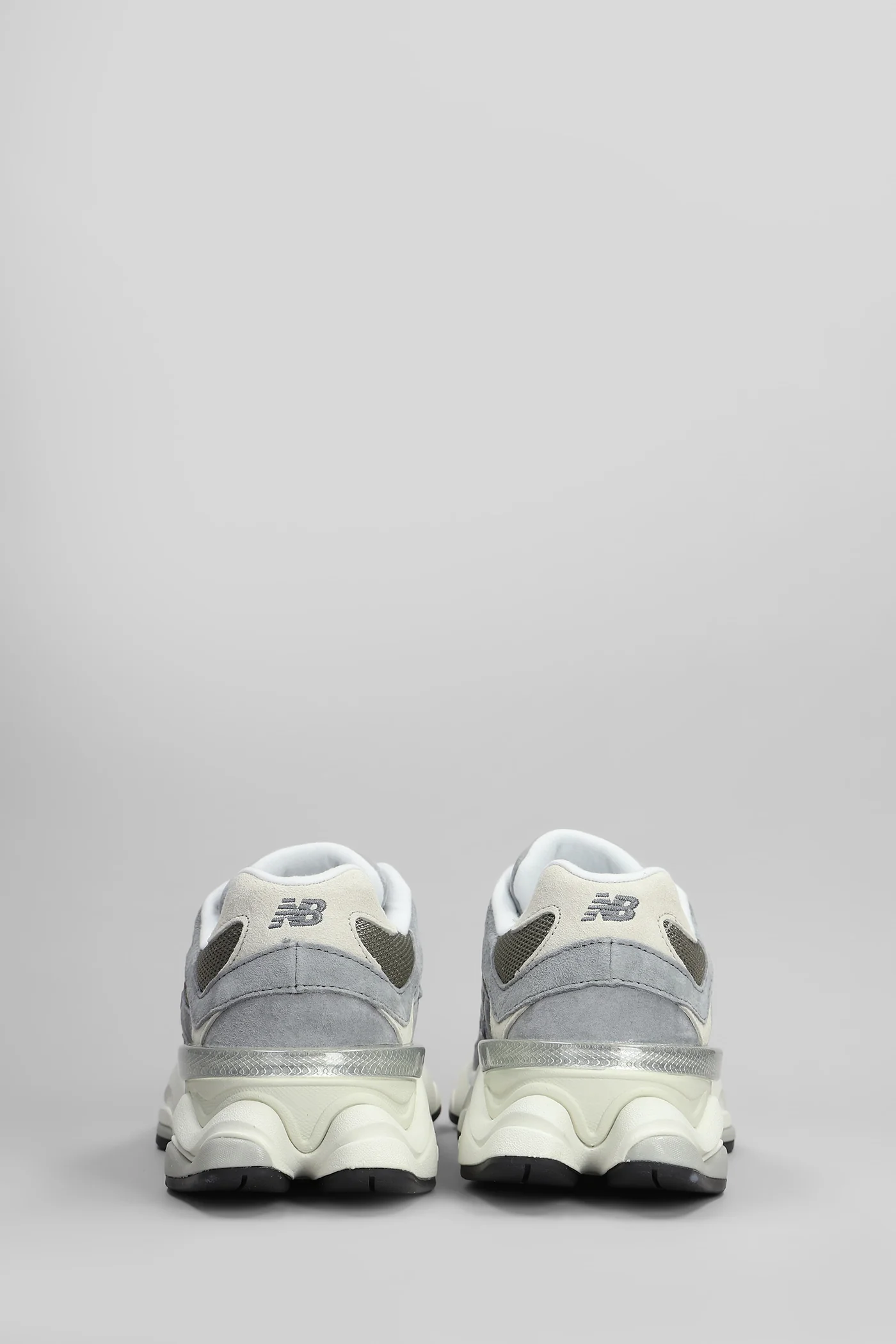 9060 Sneakers in grey Suede and fabric - Image 4