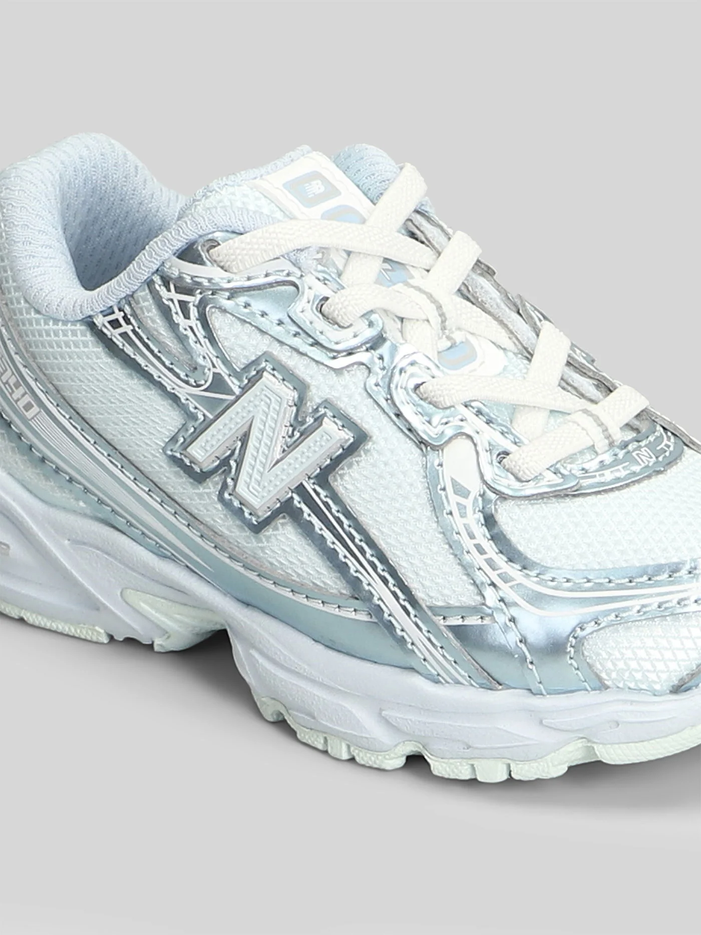740 Sneakers in cyan leather and fabric - Image 5