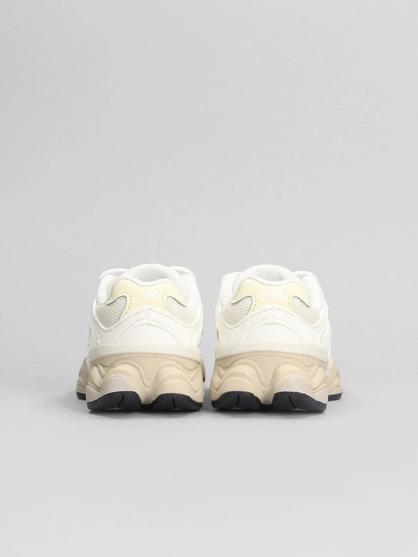 9060 Sneakers in beige Suede and fabric - Image 4