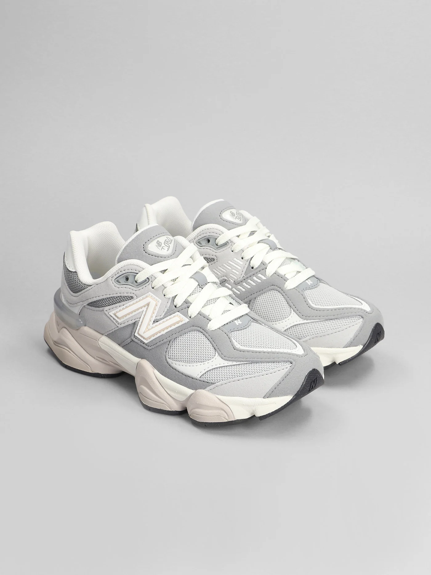 9060 Sneakers in grey Suede and fabric - Image 2