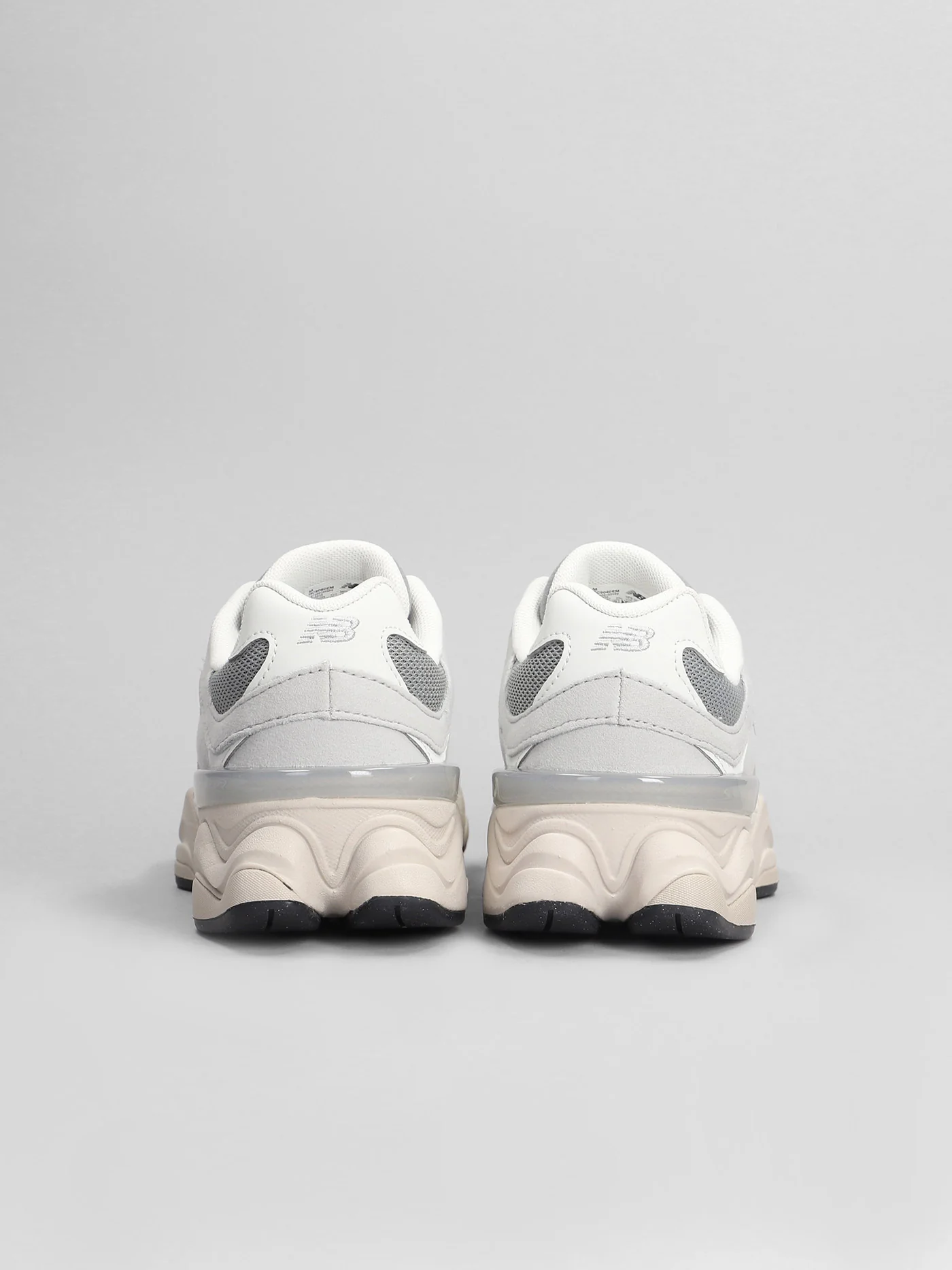 9060 Sneakers in grey Suede and fabric - Image 4