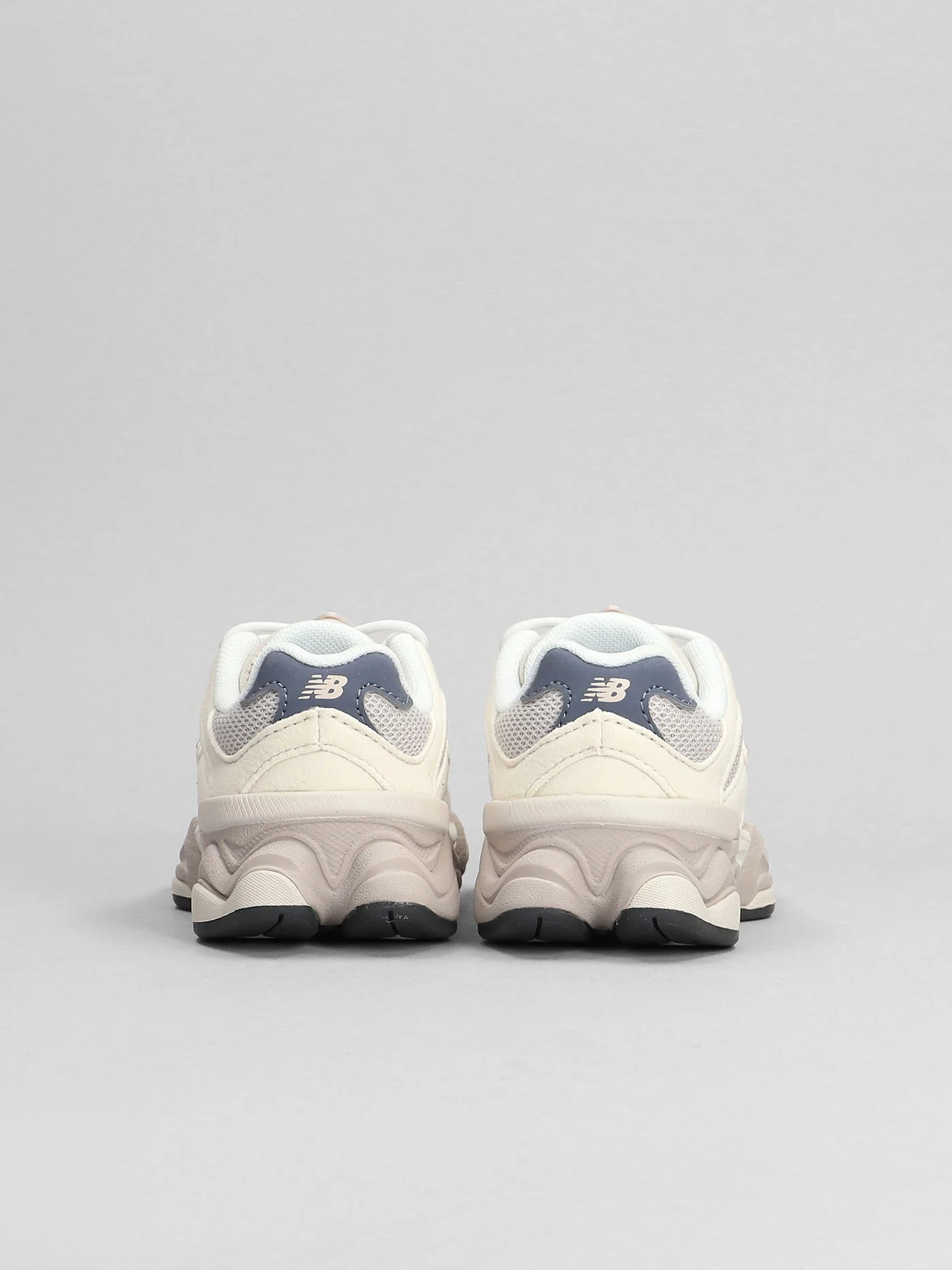9060 Sneakers in powder Suede and fabric - Image 4