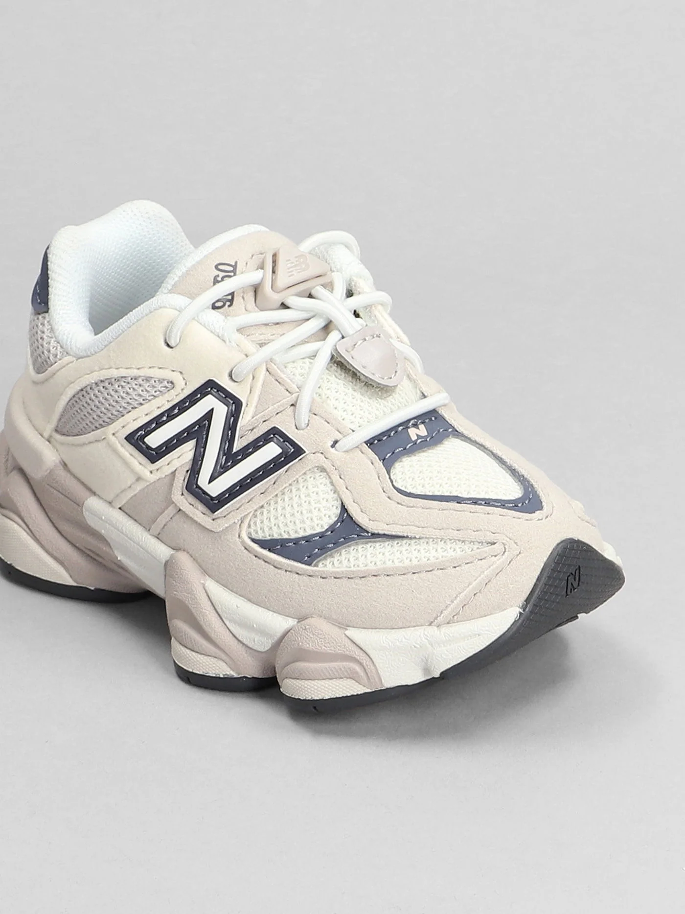 9060 Sneakers in powder Suede and fabric - Image 5