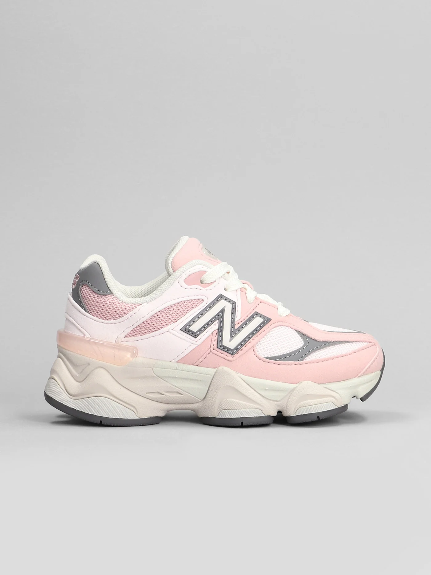 9060 Sneakers in rose-pink Suede and fabric