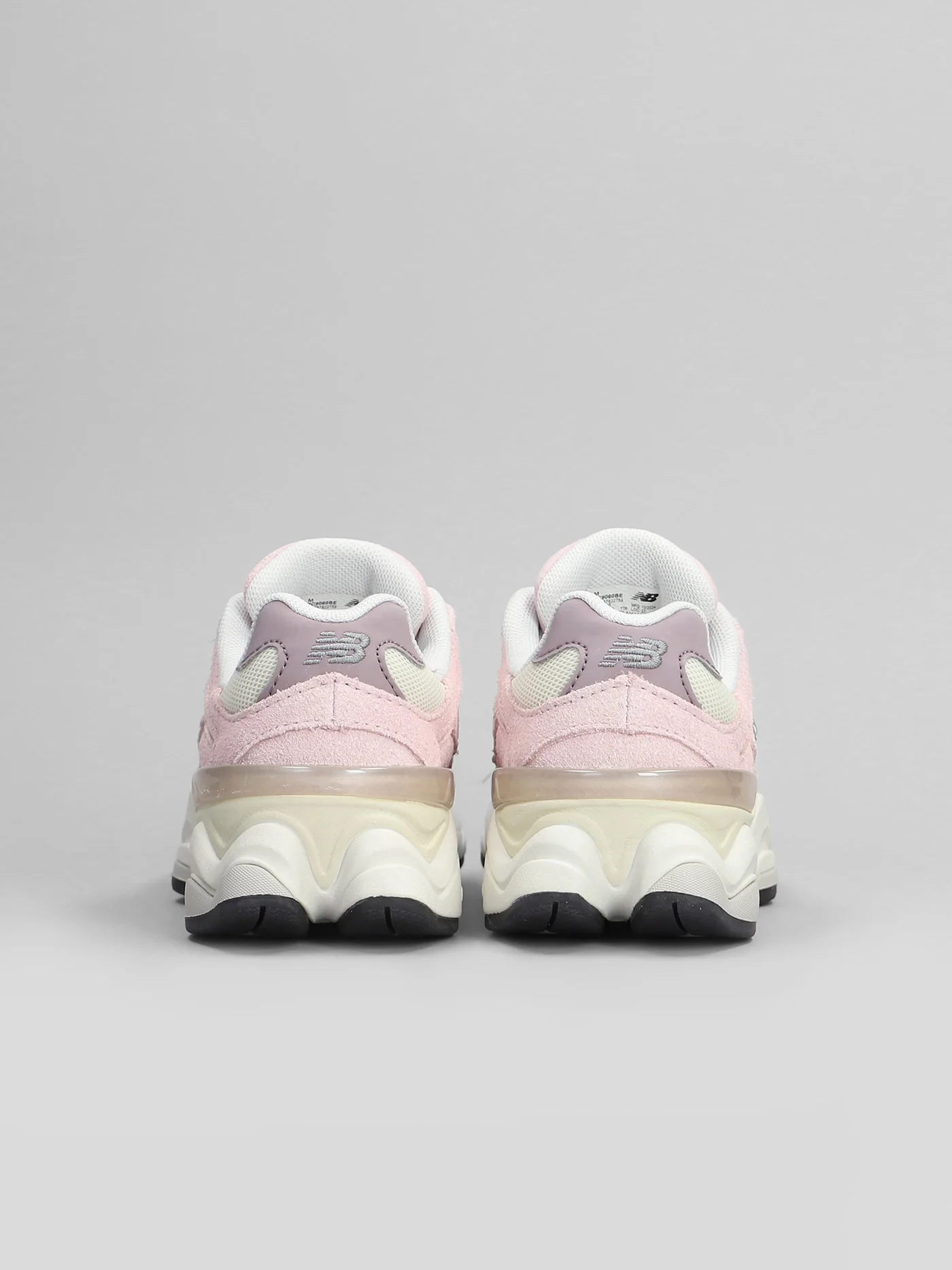 9060 Sneakers in rose-pink Suede and fabric - Image 4