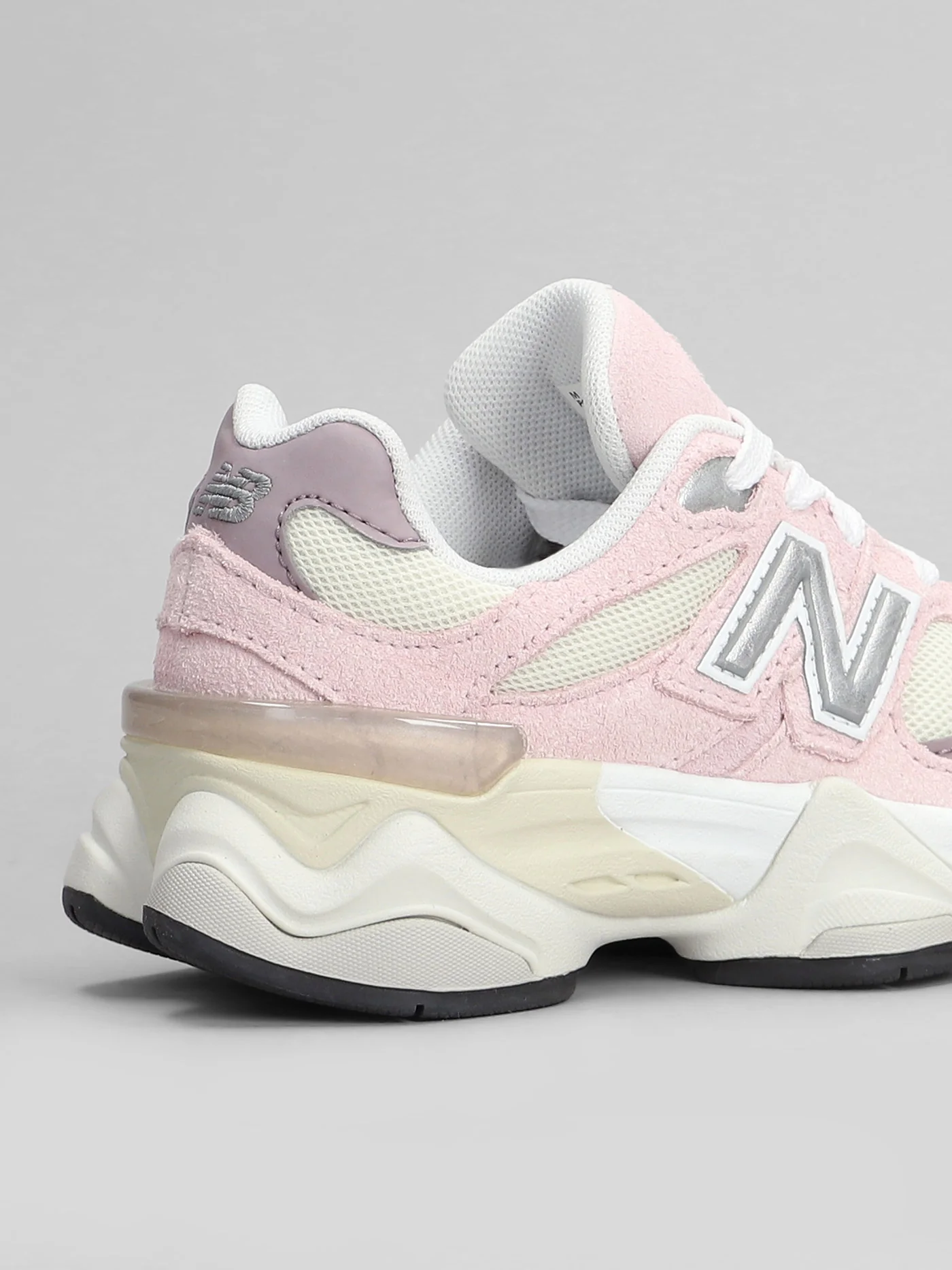9060 Sneakers in rose-pink Suede and fabric - Image 5