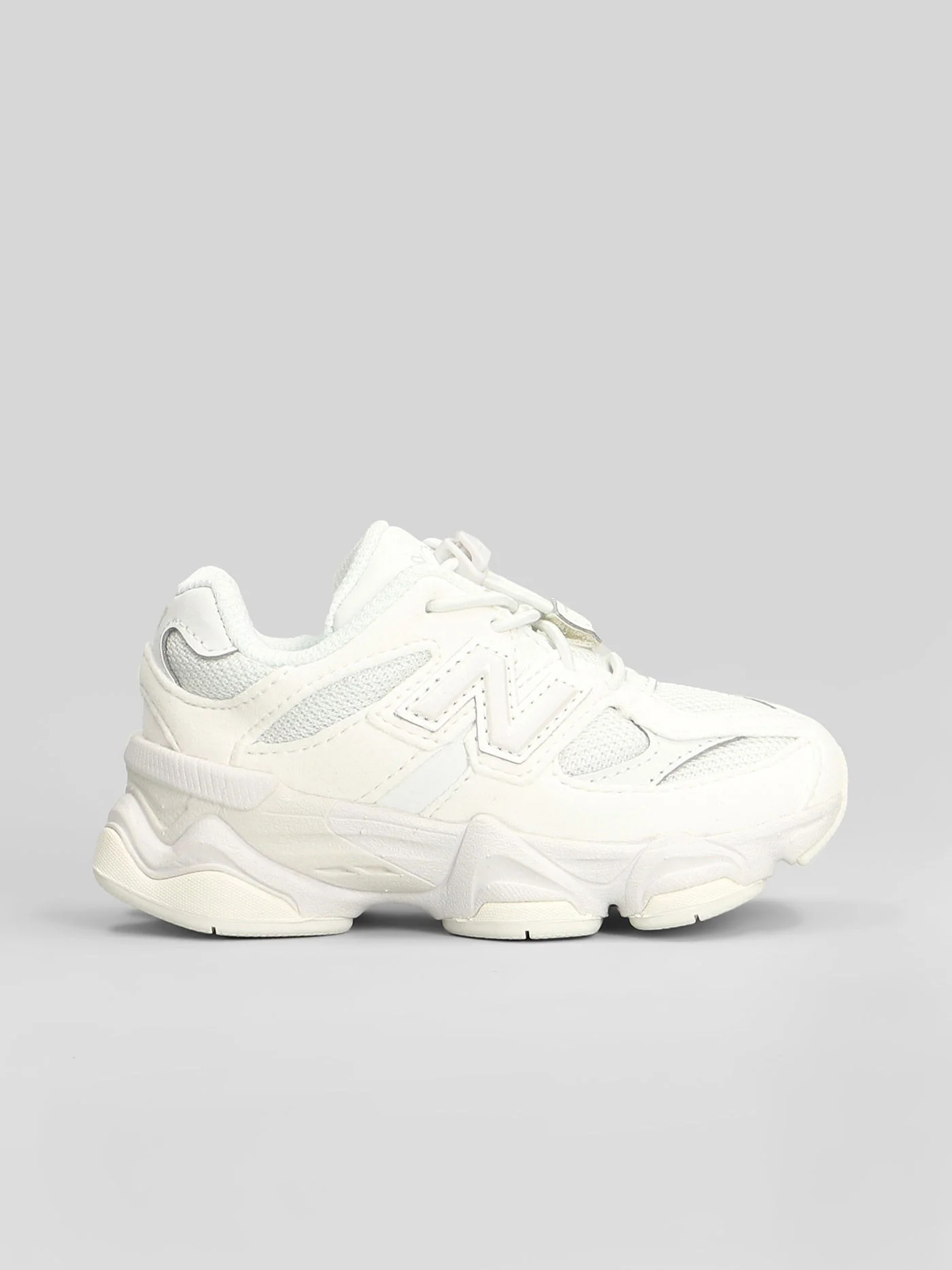 9060 Sneakers in white Suede and fabric