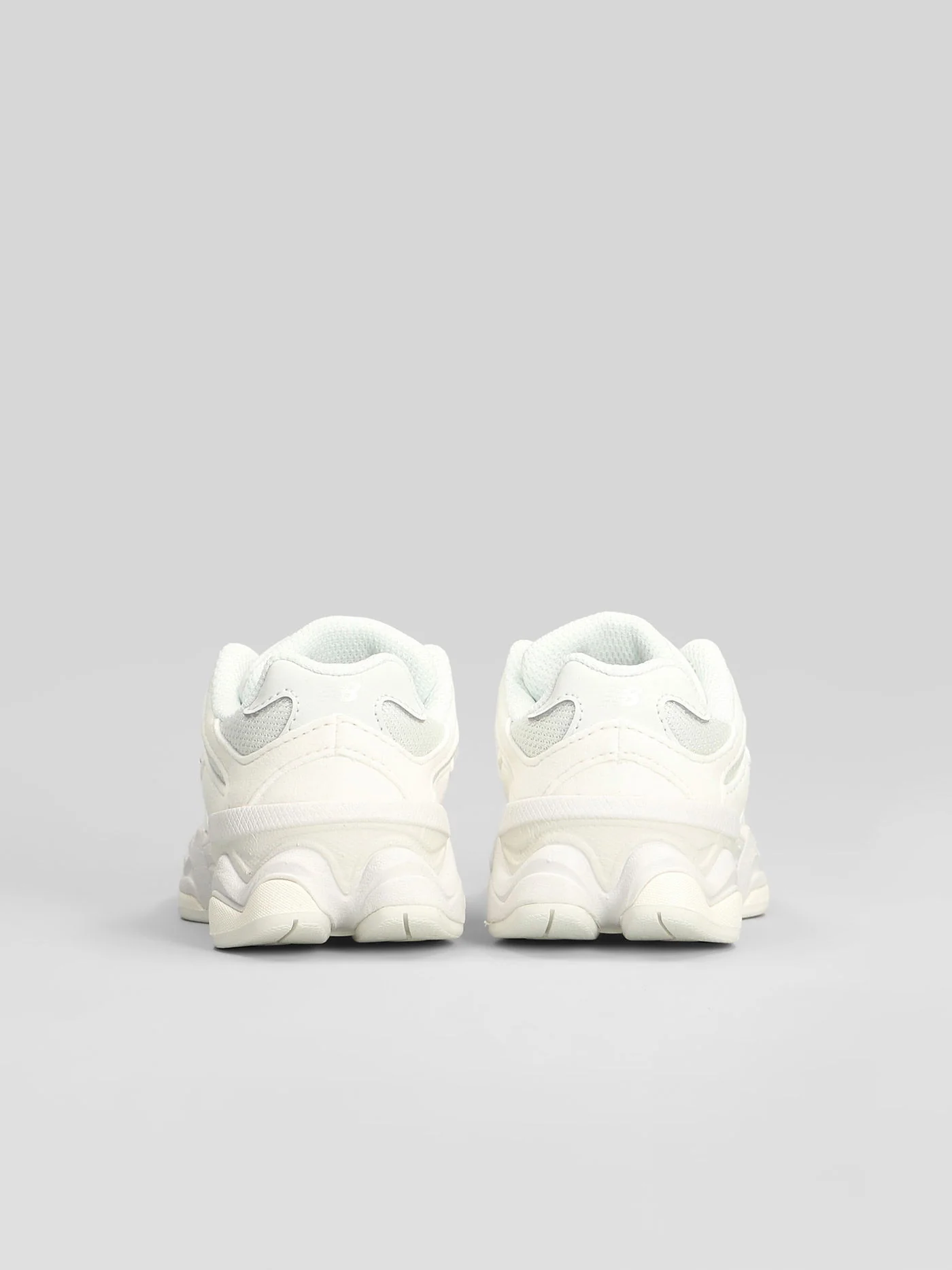 9060 Sneakers in white Suede and fabric - Image 4