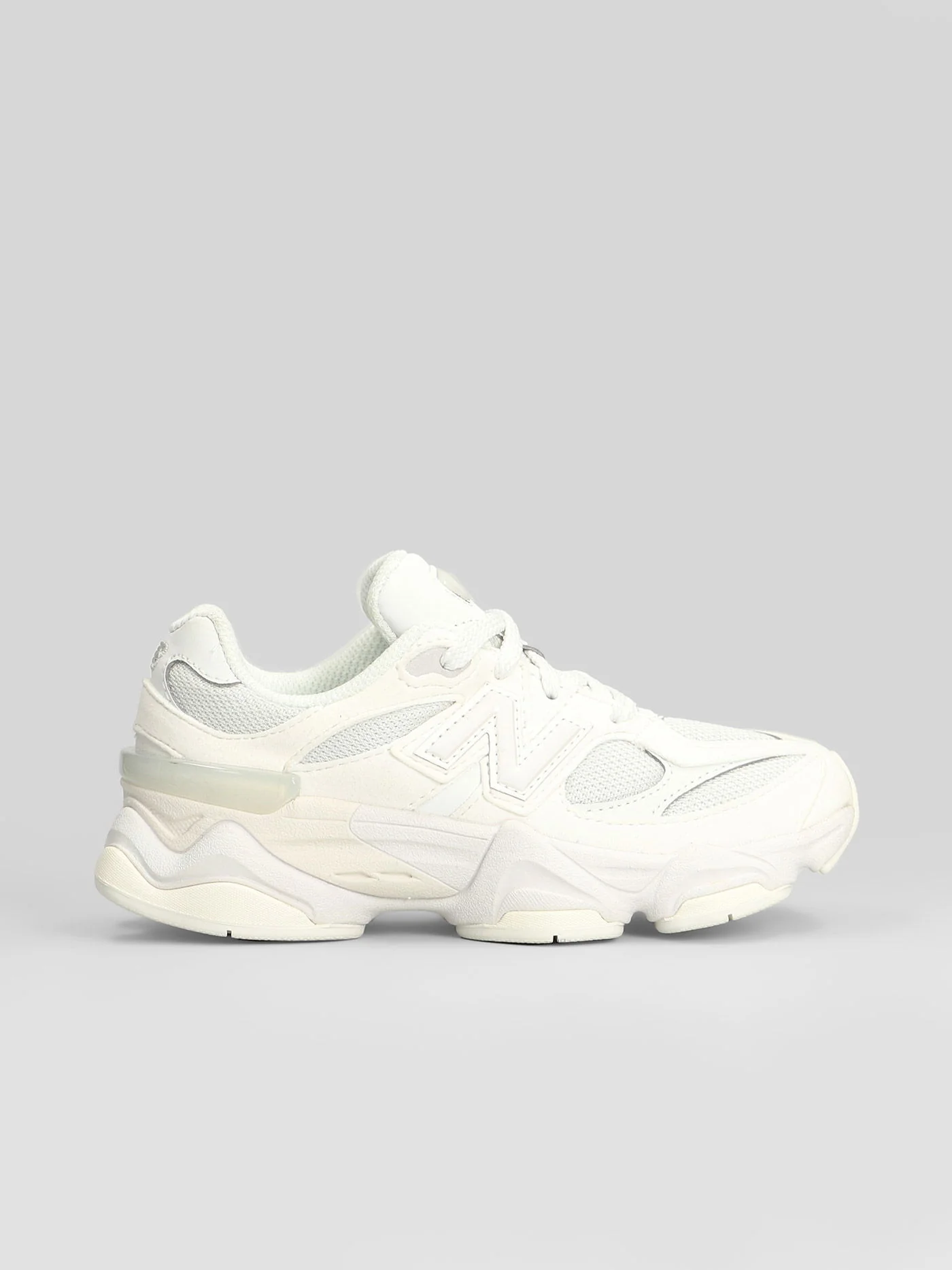 9060 Sneakers in white Suede and fabric