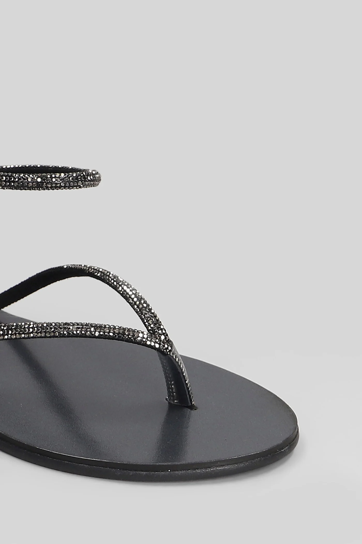 Flat sandal-slipper in black leather - Image 5