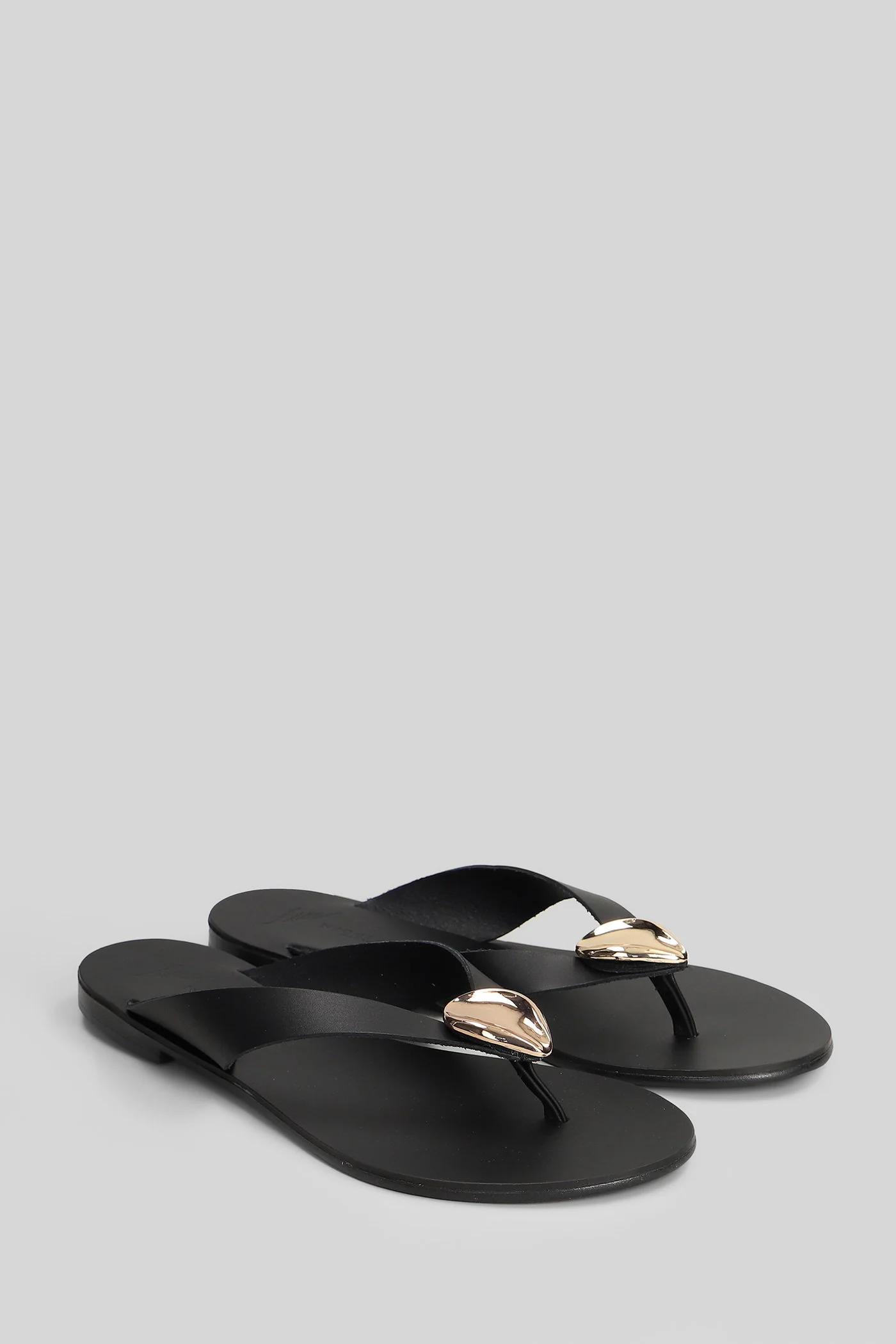 Flat sandal-slipper in black leather - Image 2