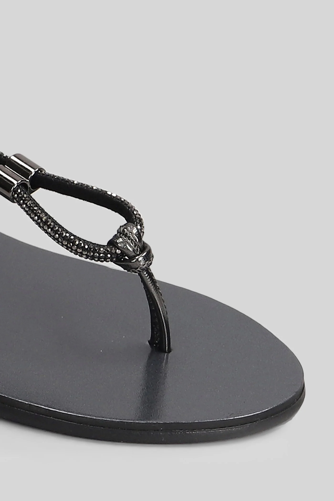 Flat sandal-slipper in black leather - Image 5