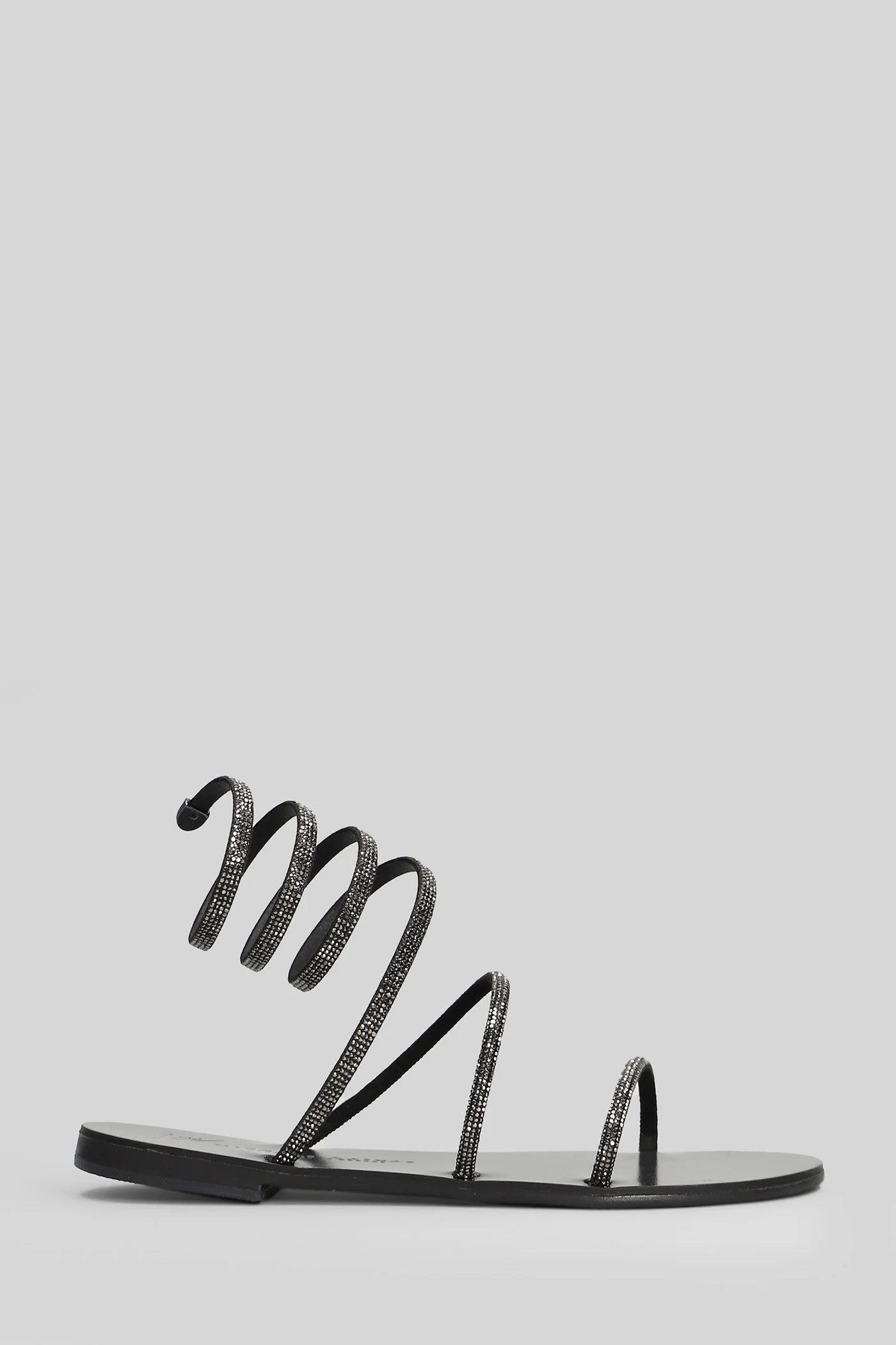 Flat sandal-slipper in black leather