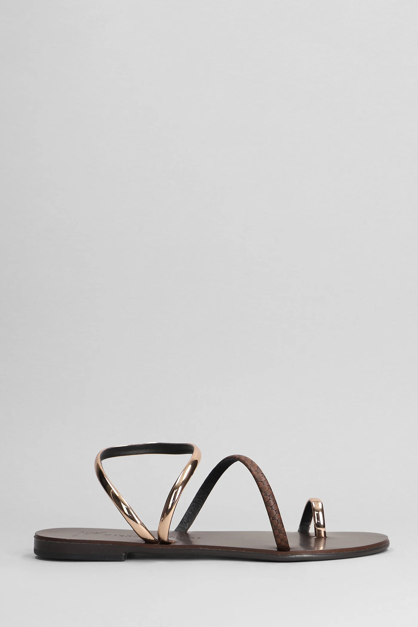 Flats in brown leather