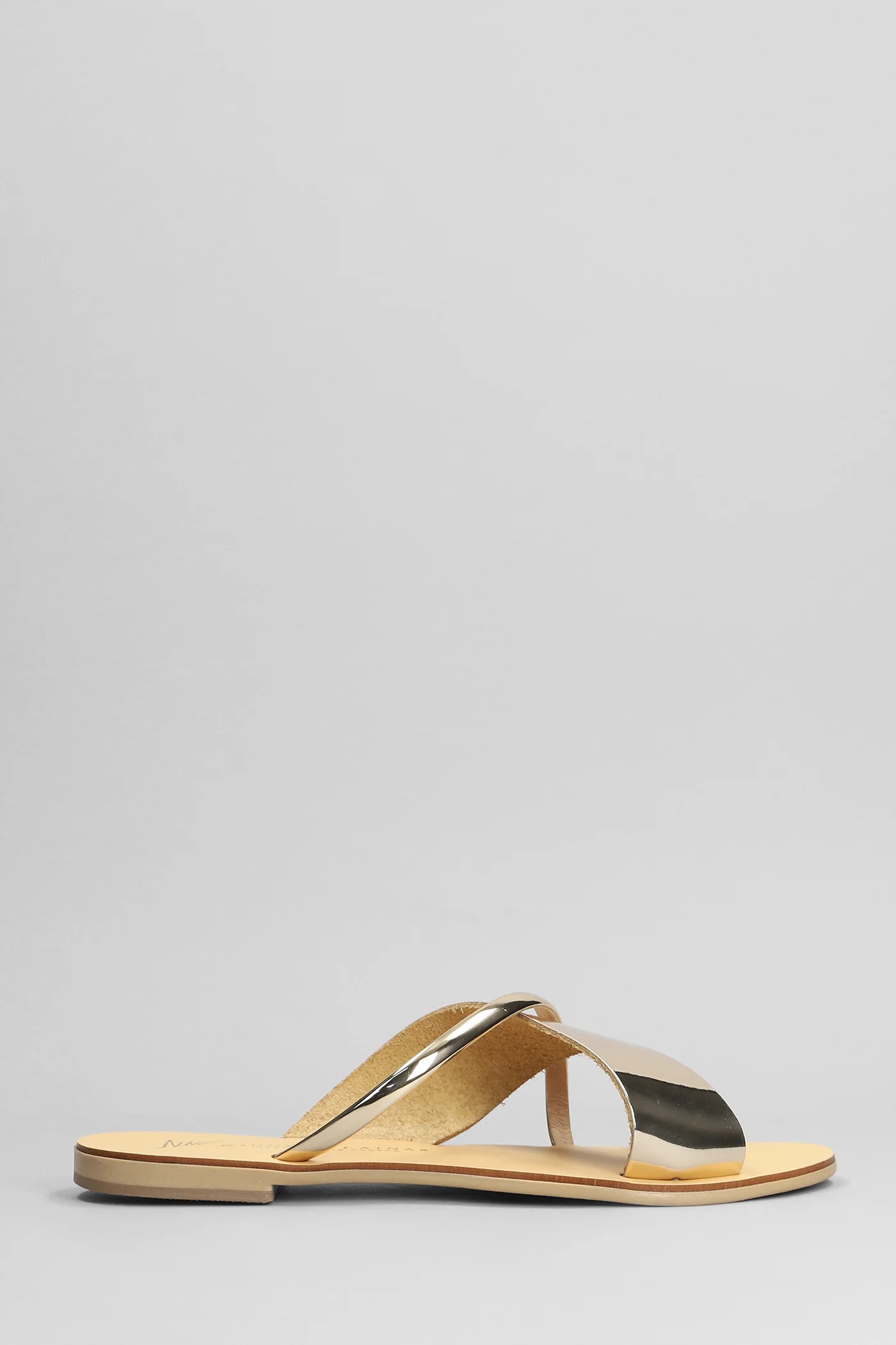 Flats in gold leather