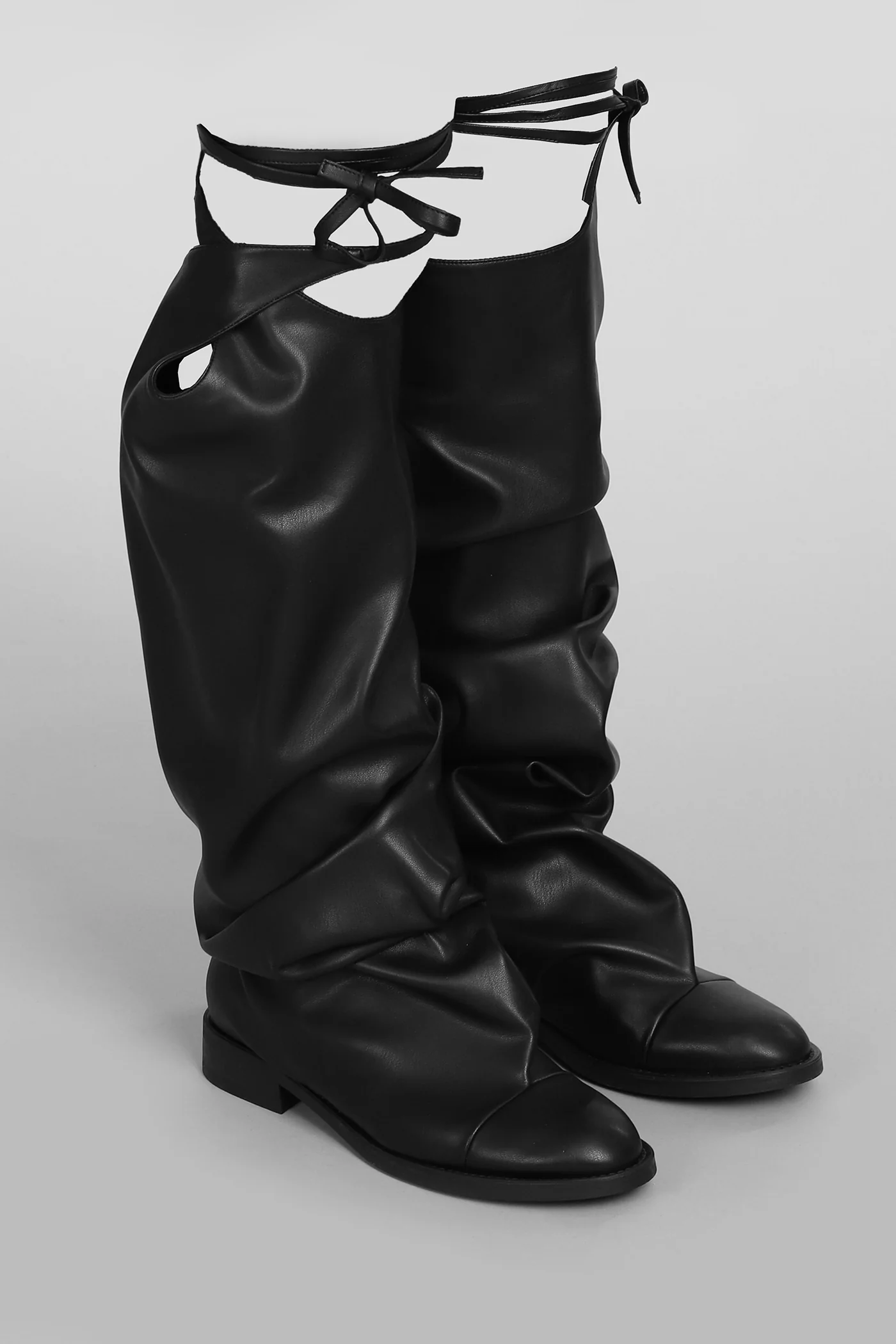 low heels boots in black leather - Image 2