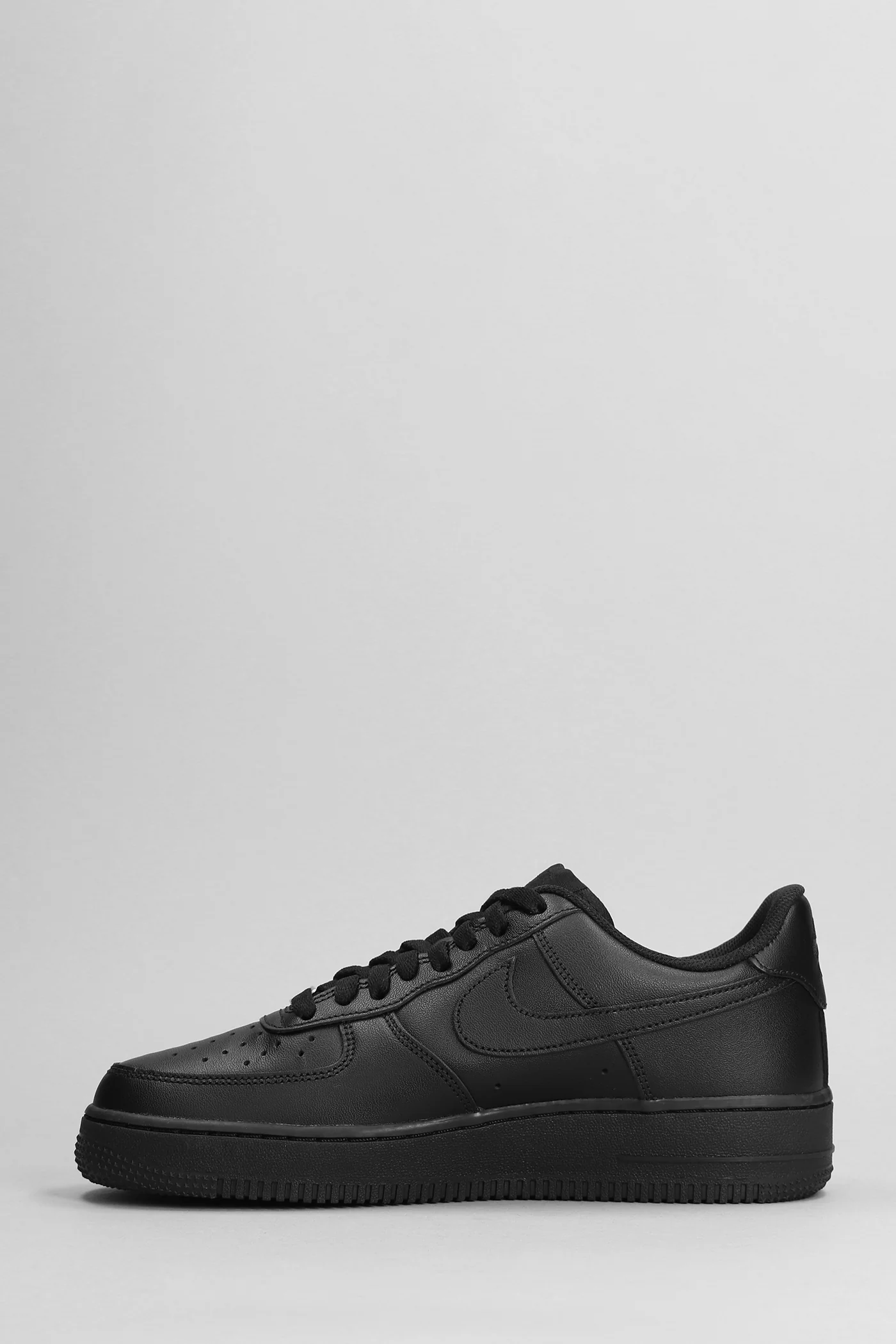 Air Force 1 07 Sneakers in black leather - Image 3