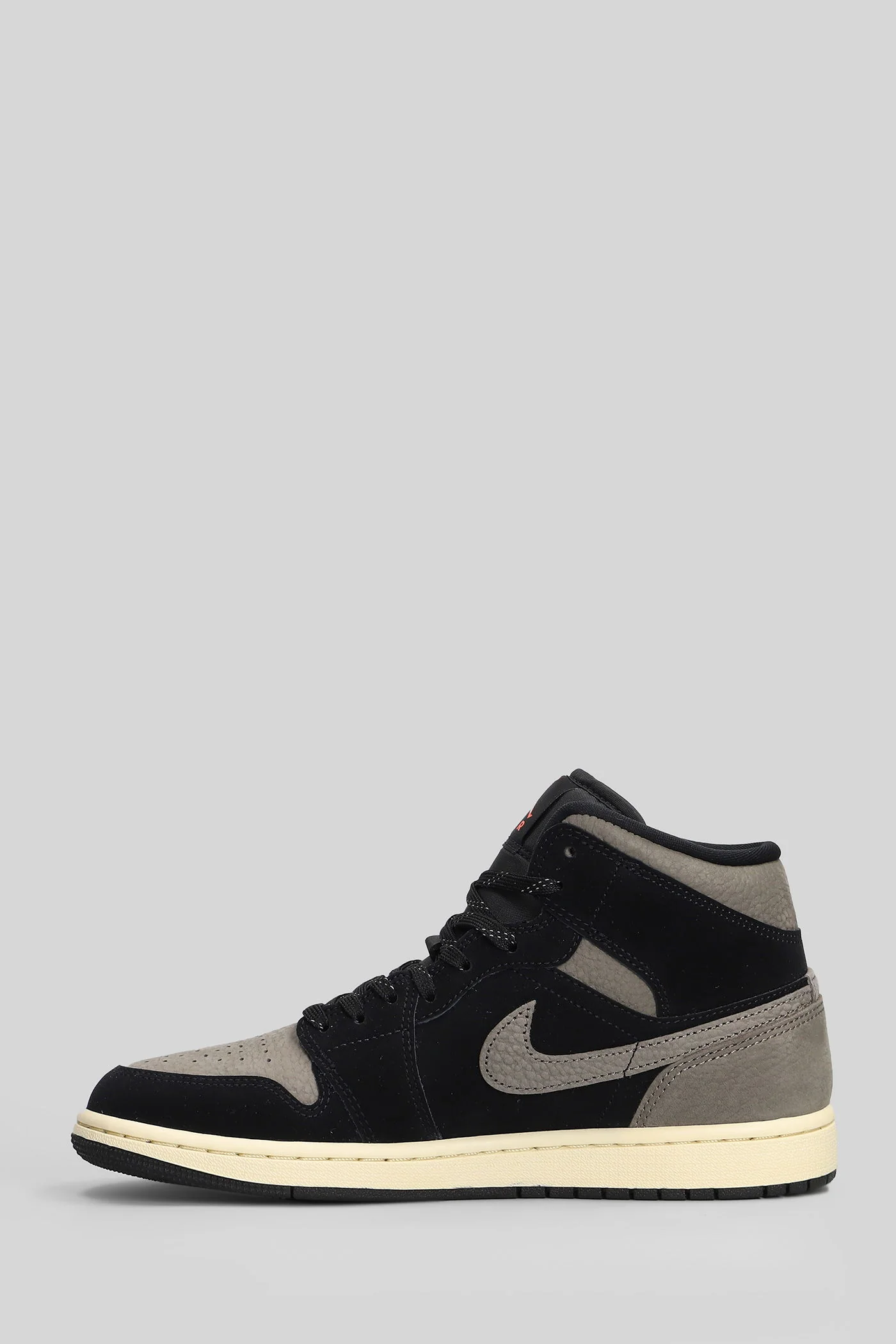 Air Jordan 1 Mid Se Sneakers in black suede - Image 3