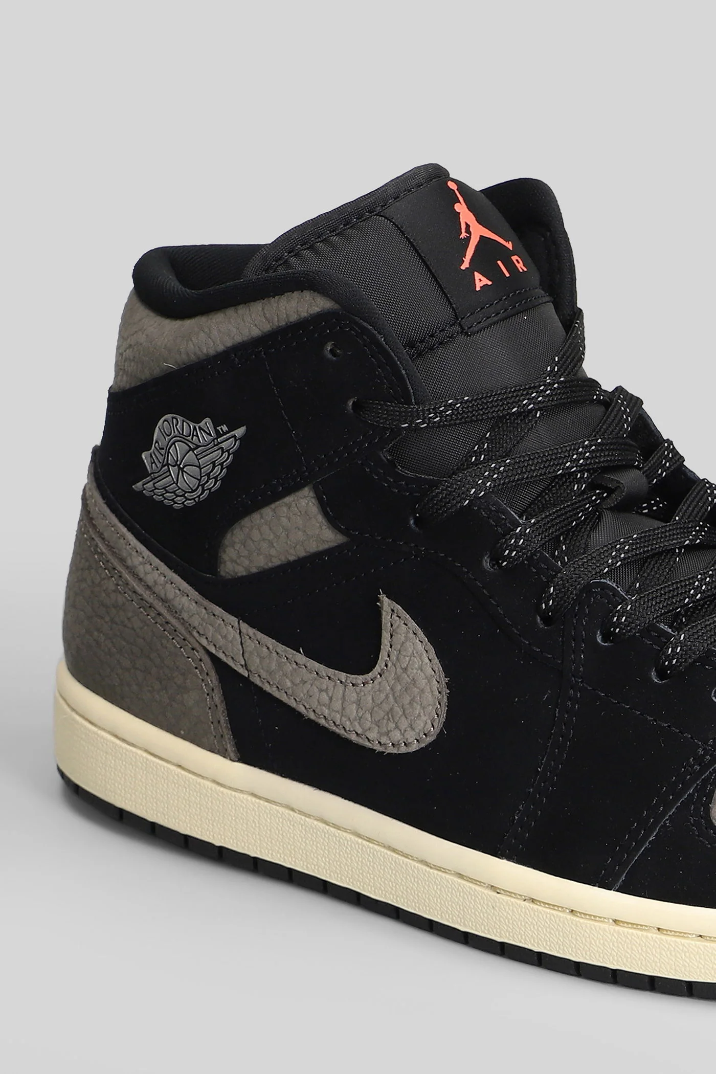 Air Jordan 1 Mid Se Sneakers in black suede - Image 5