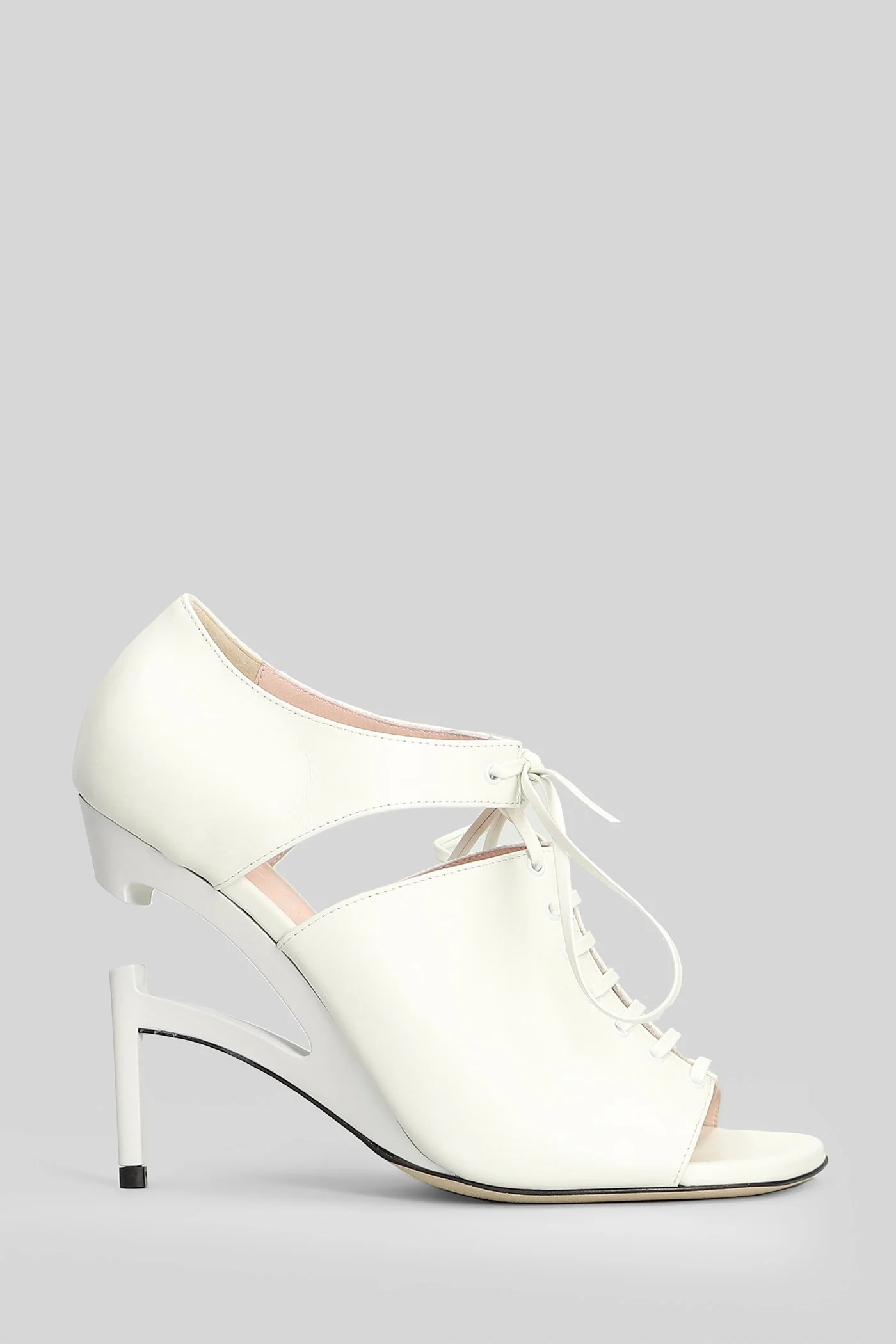 Sandals in white leather