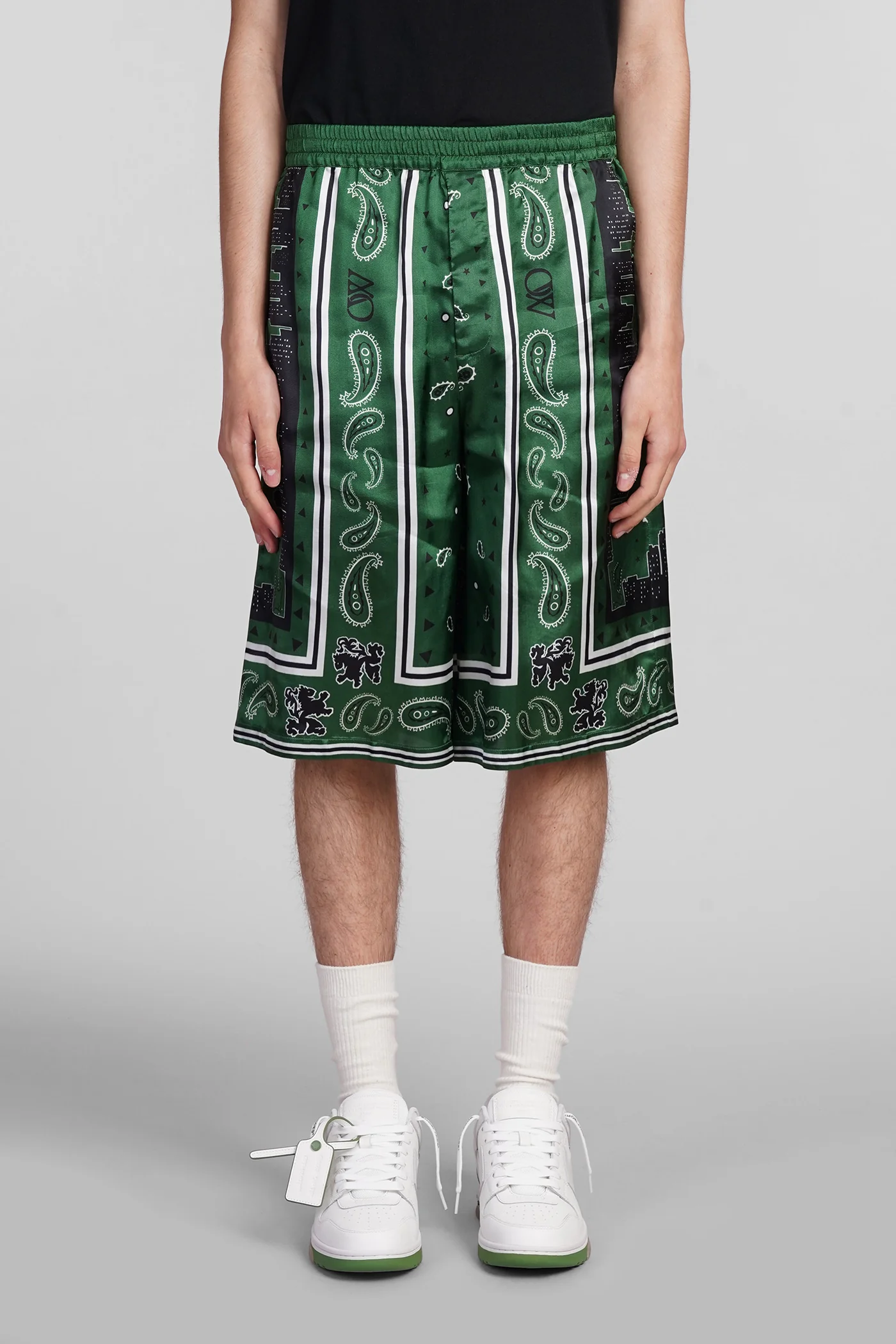 Shorts in green viscose