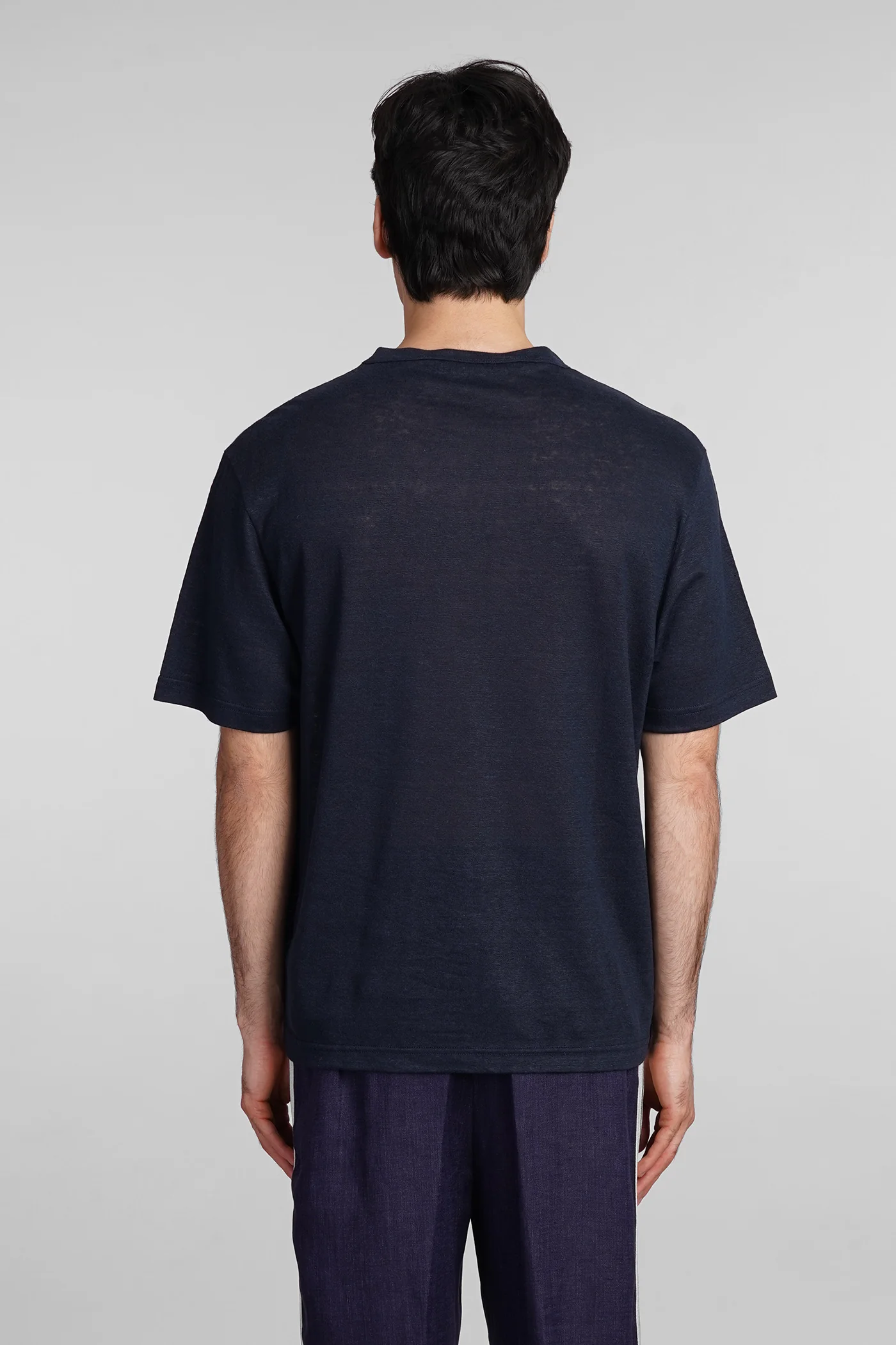 T-Shirt in black linen - Image 3
