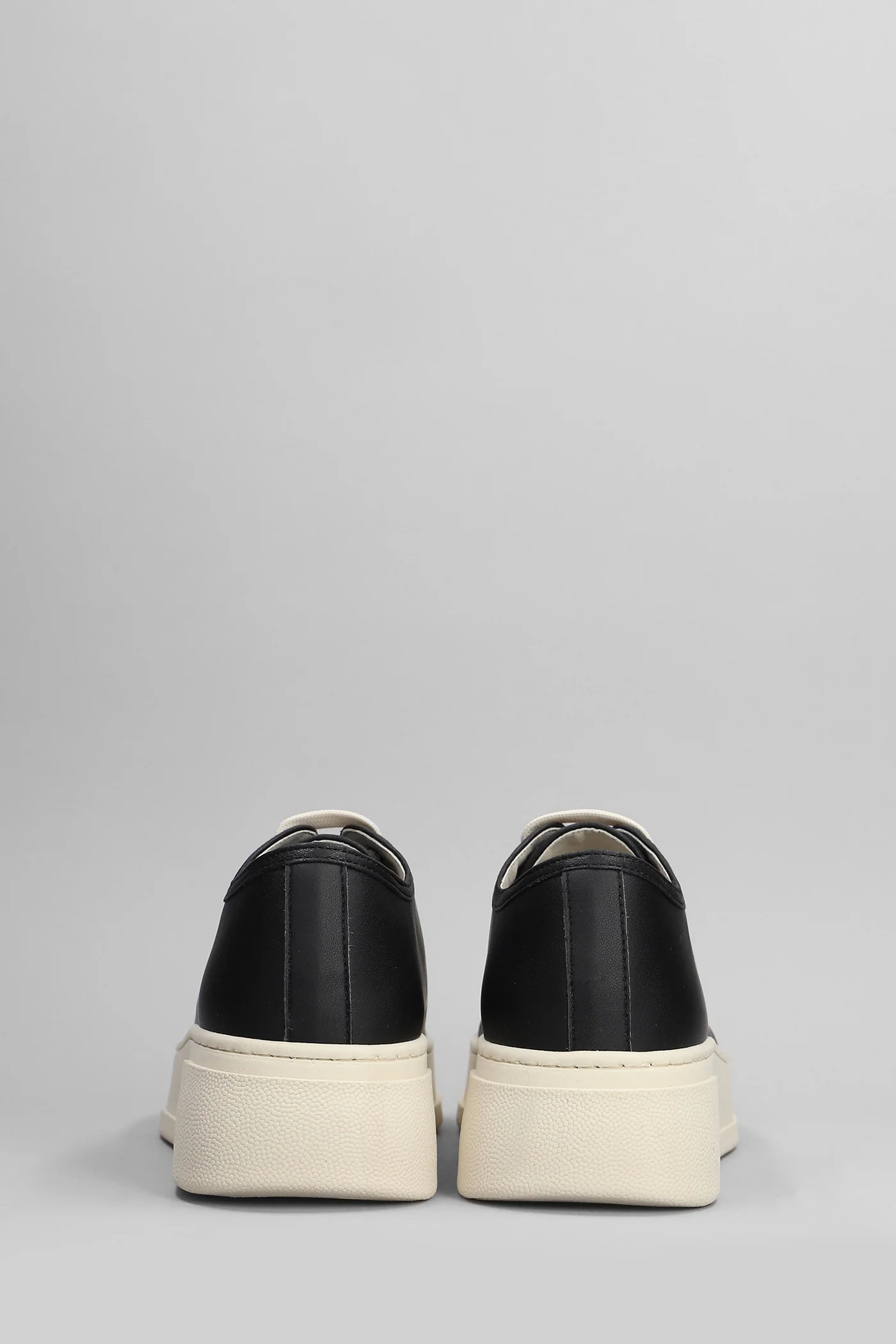 Sneakers in black leather - Image 4