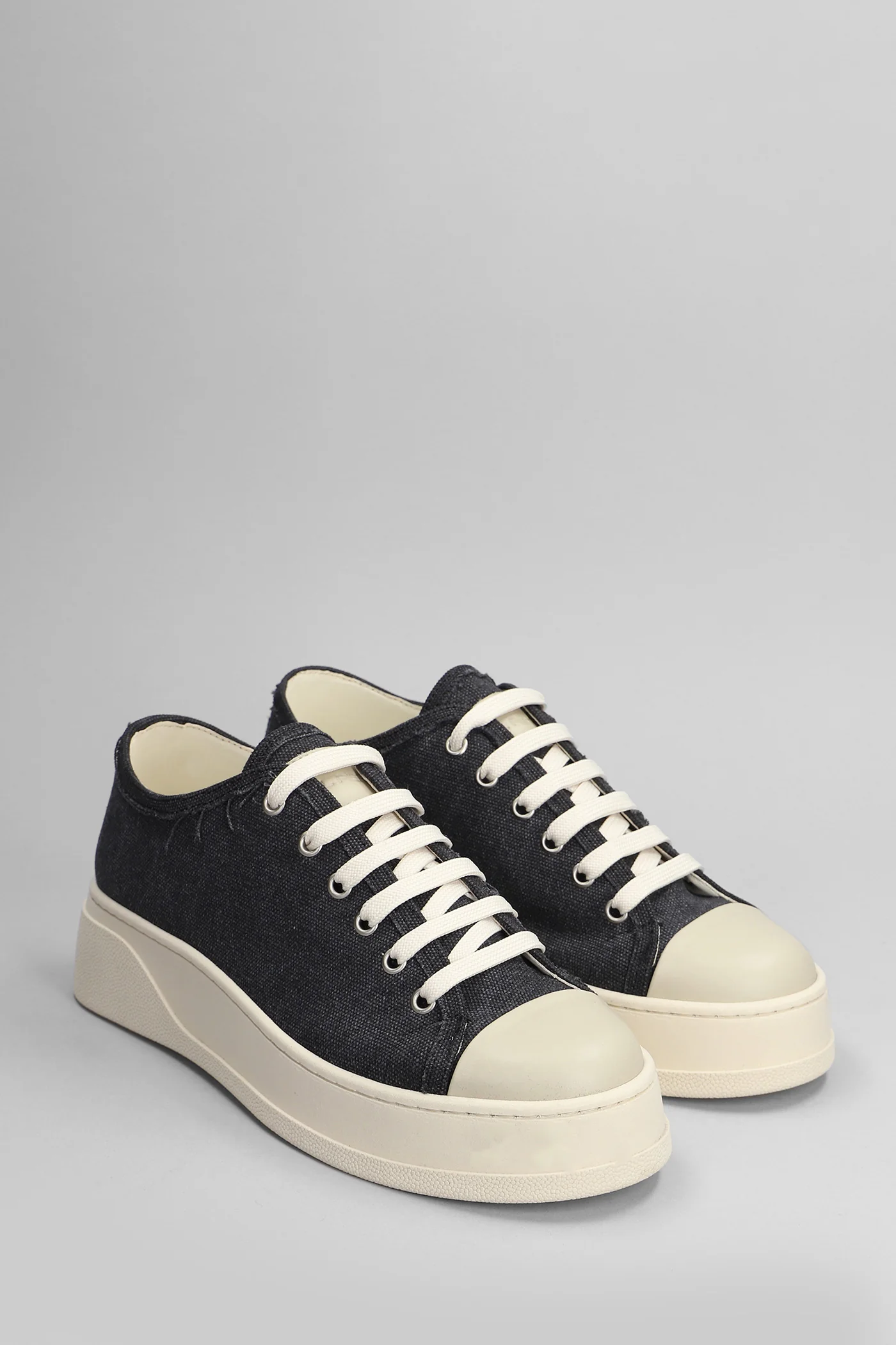 Sneakers in grey canvas - Image 2