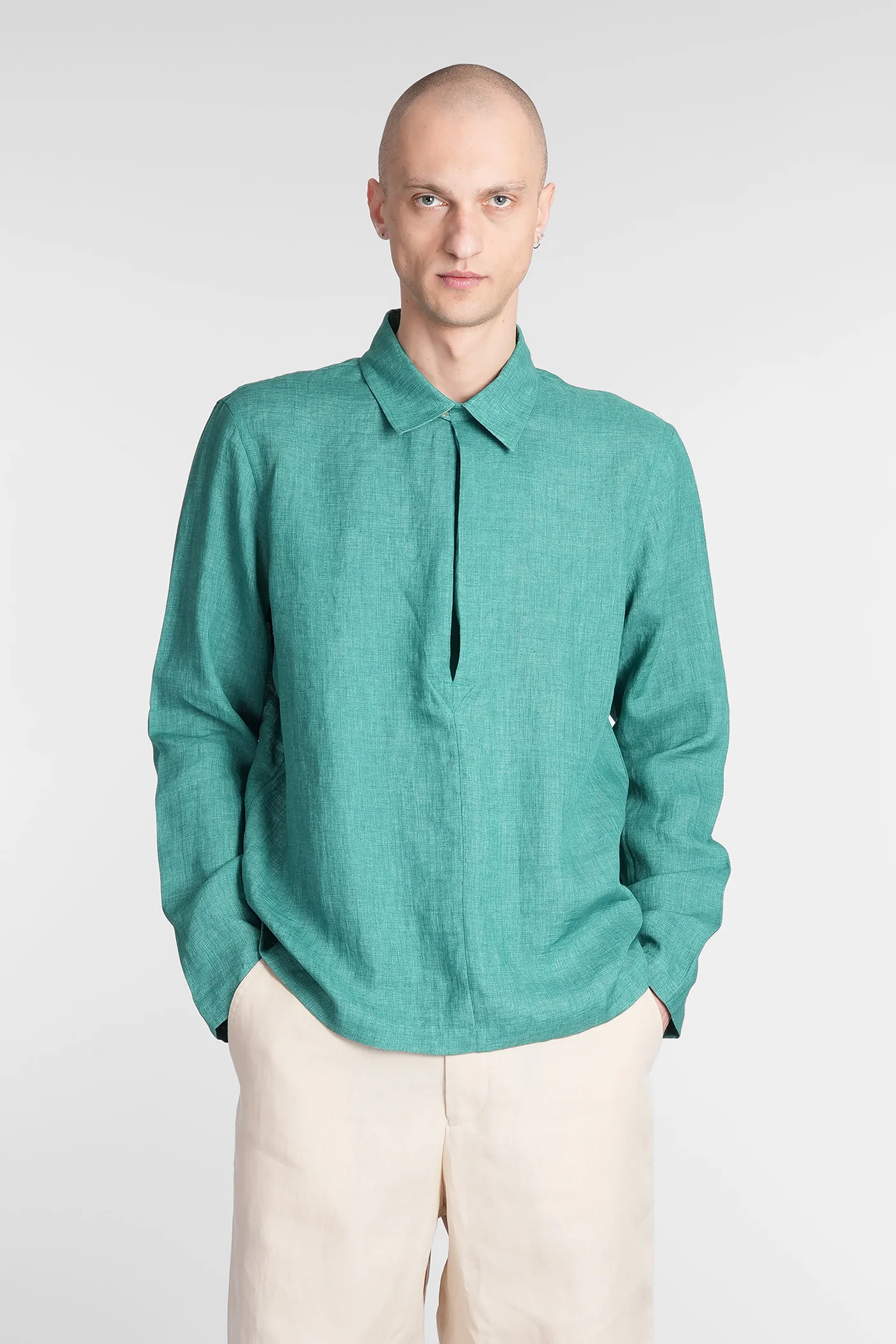 Shirt in green linen