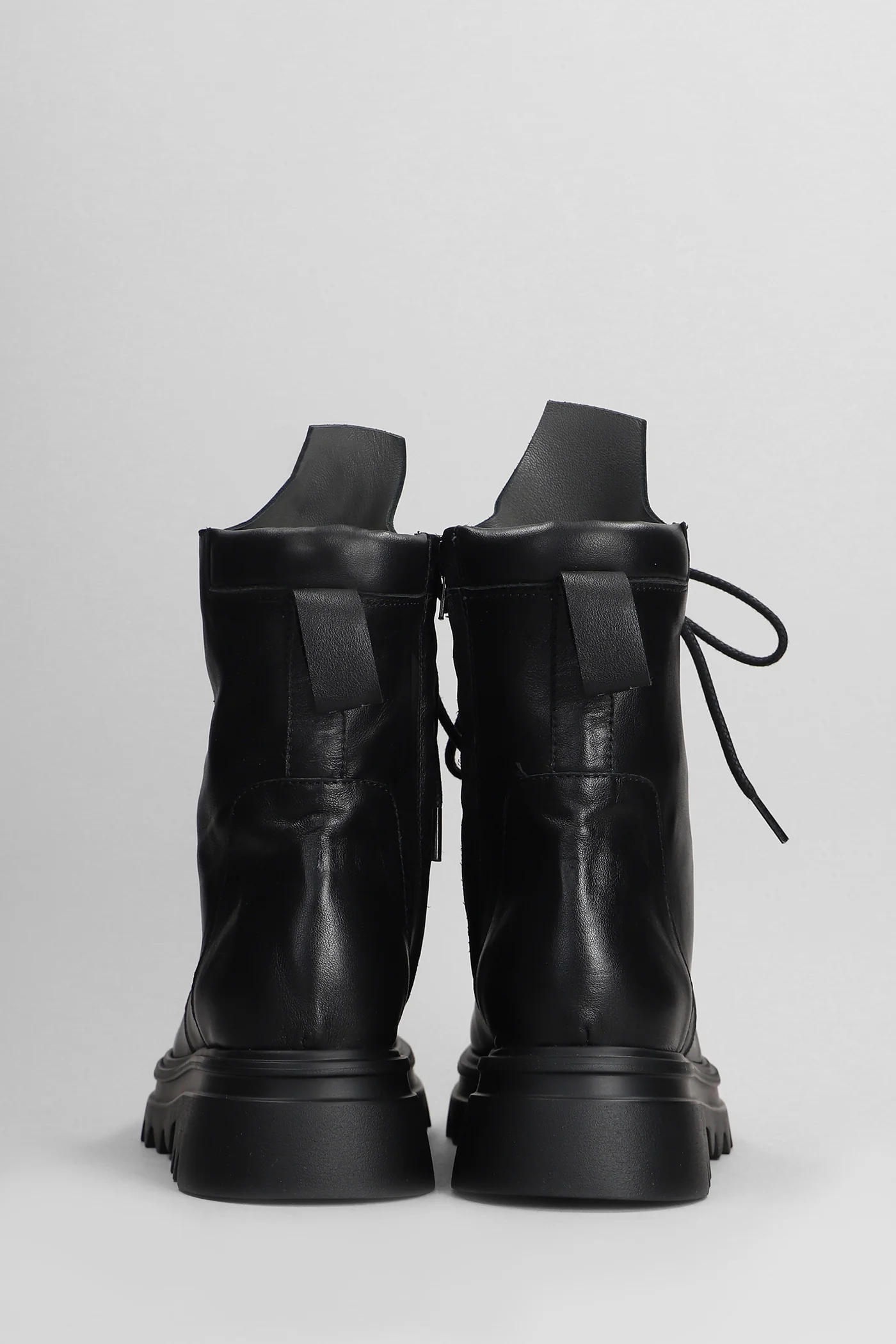 Combat boots in black leather - Image 4