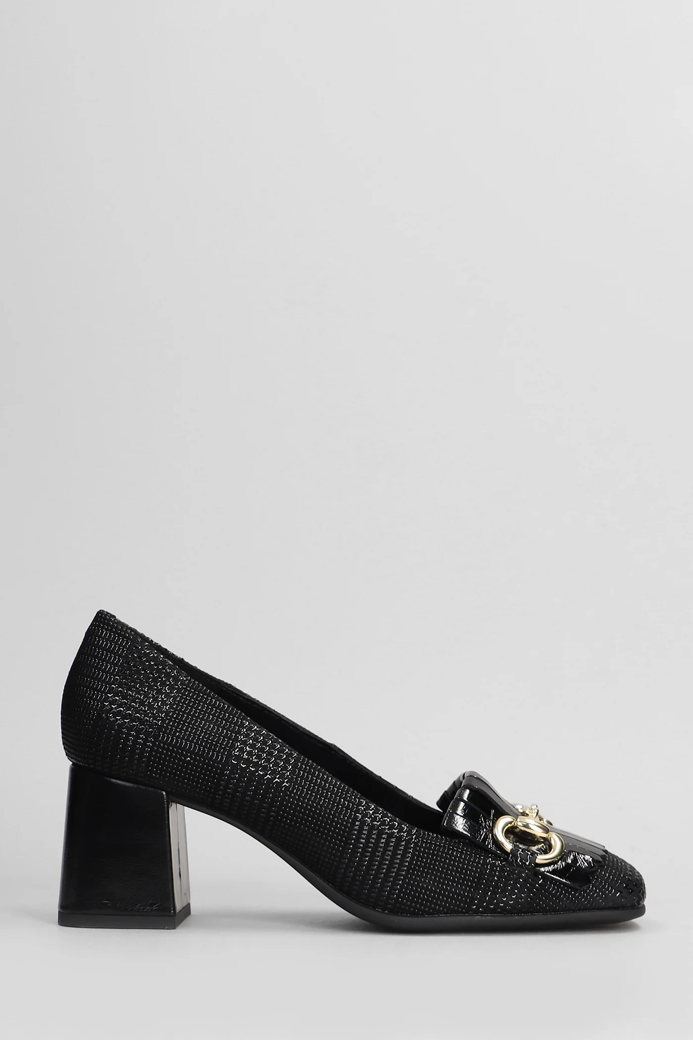 Pumps in black leather