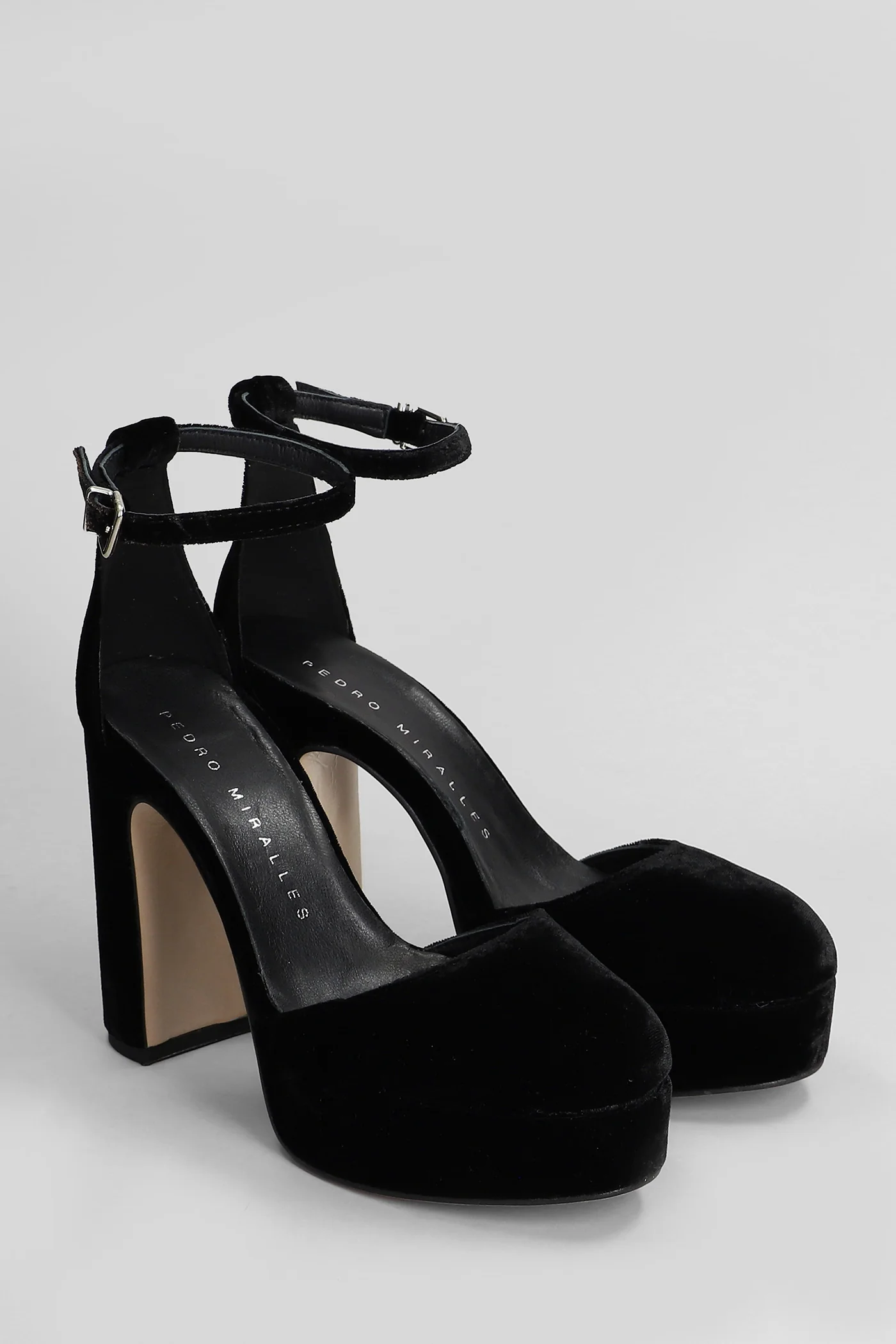Pumps in black velvet - Image 2