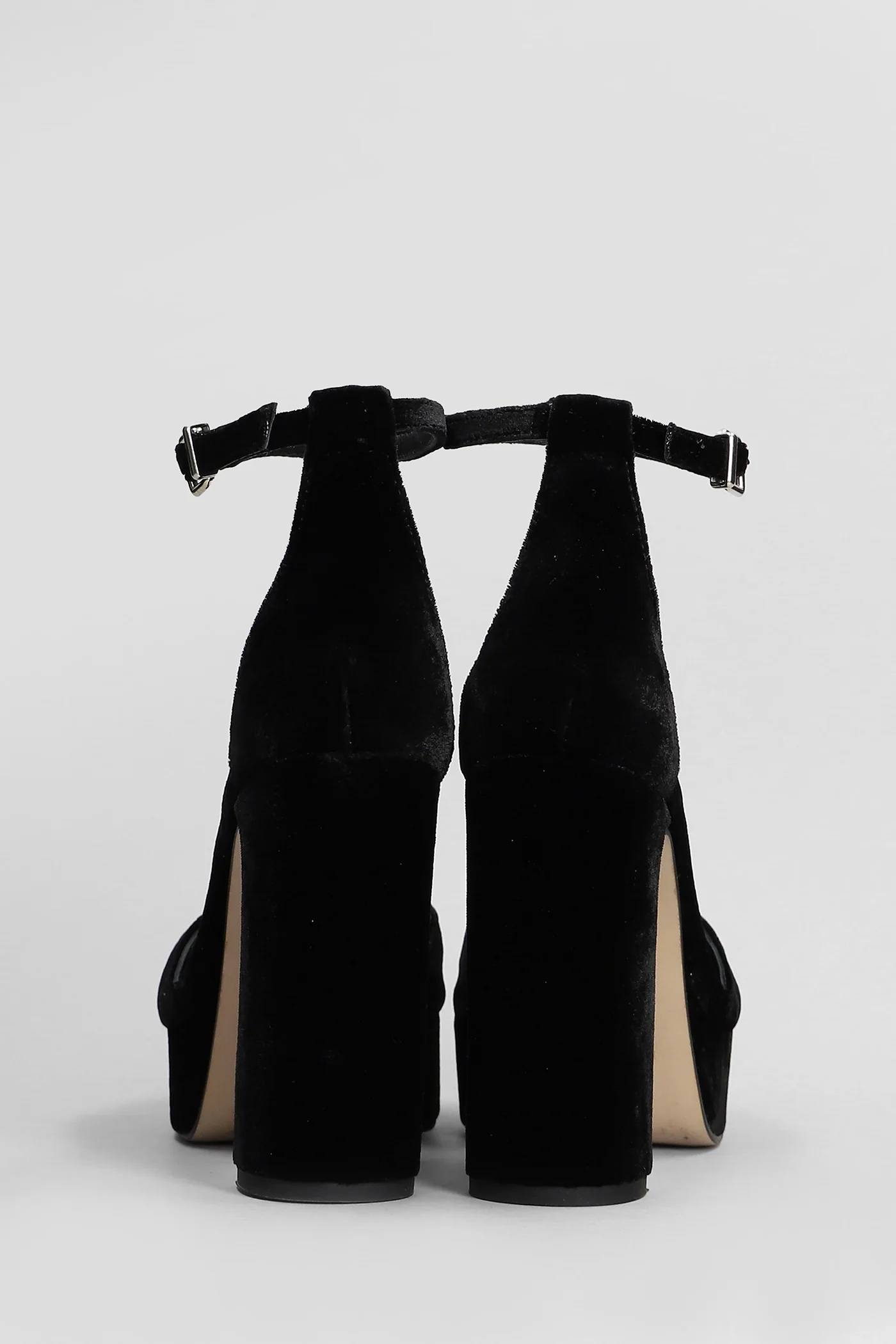 Pumps in black velvet - Image 4