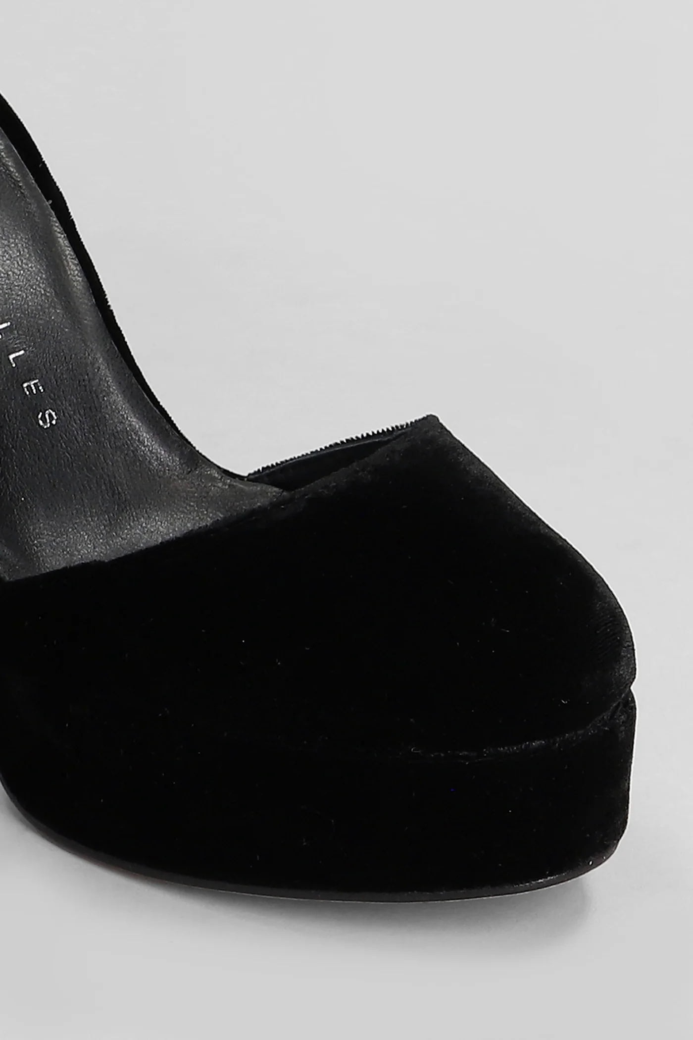 Pumps in black velvet - Image 5