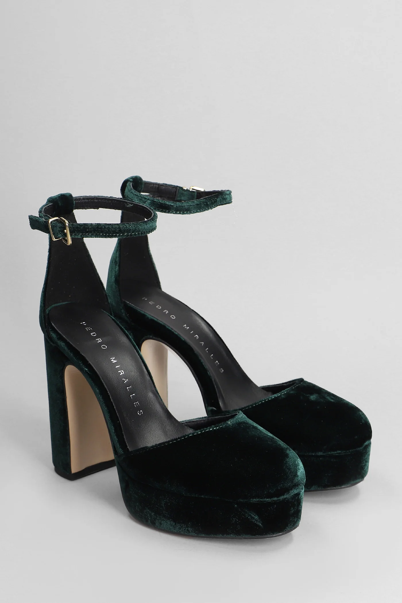 Pumps in green velvet - Image 2