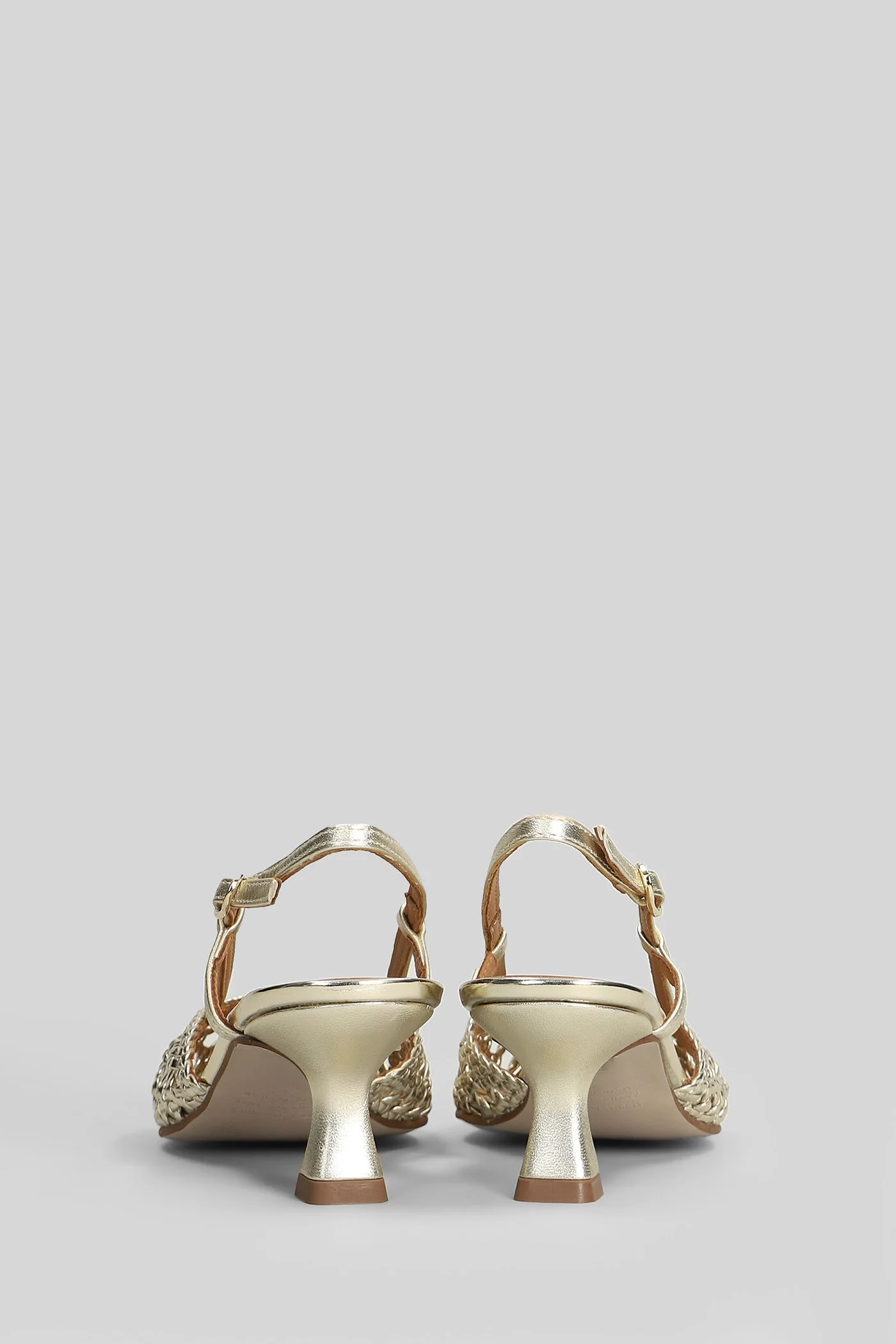 Pumps in platinum leather - Image 4