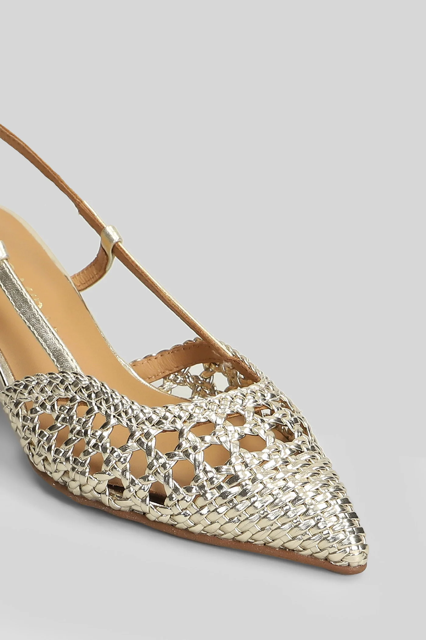 Pumps in platinum leather - Image 5