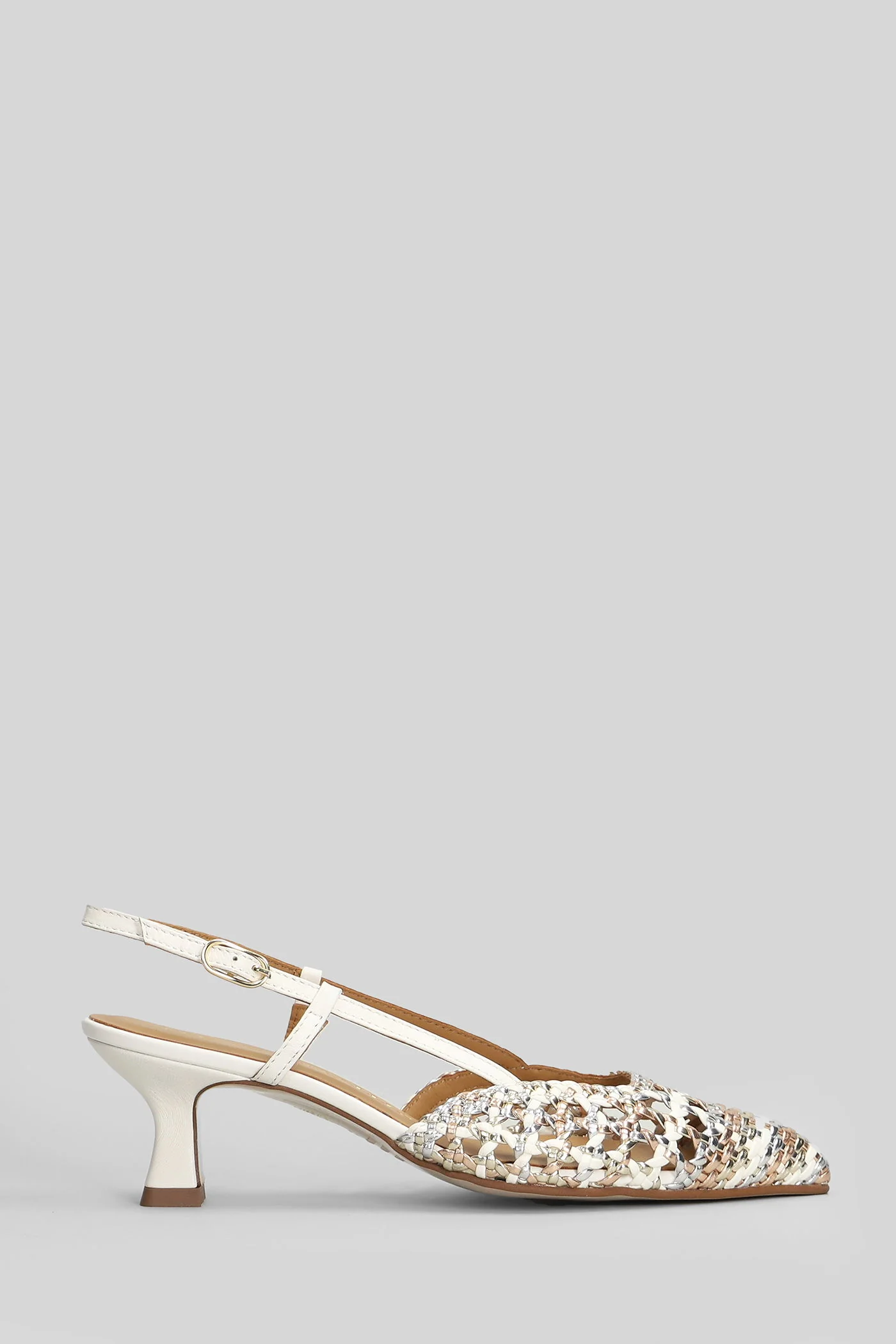 Pumps in white leather