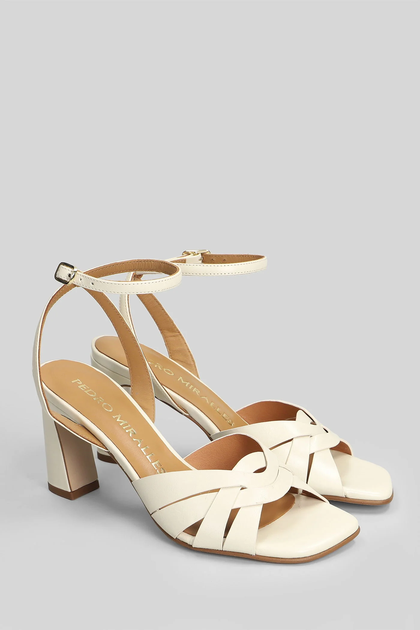 Sandals in beige leather - Image 2