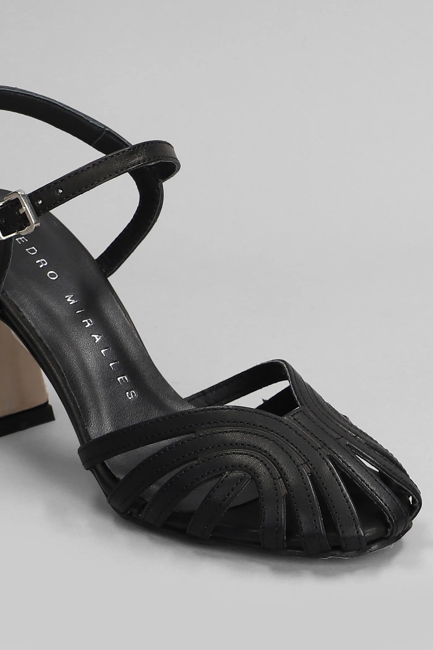 Sandals in black leather - Image 5