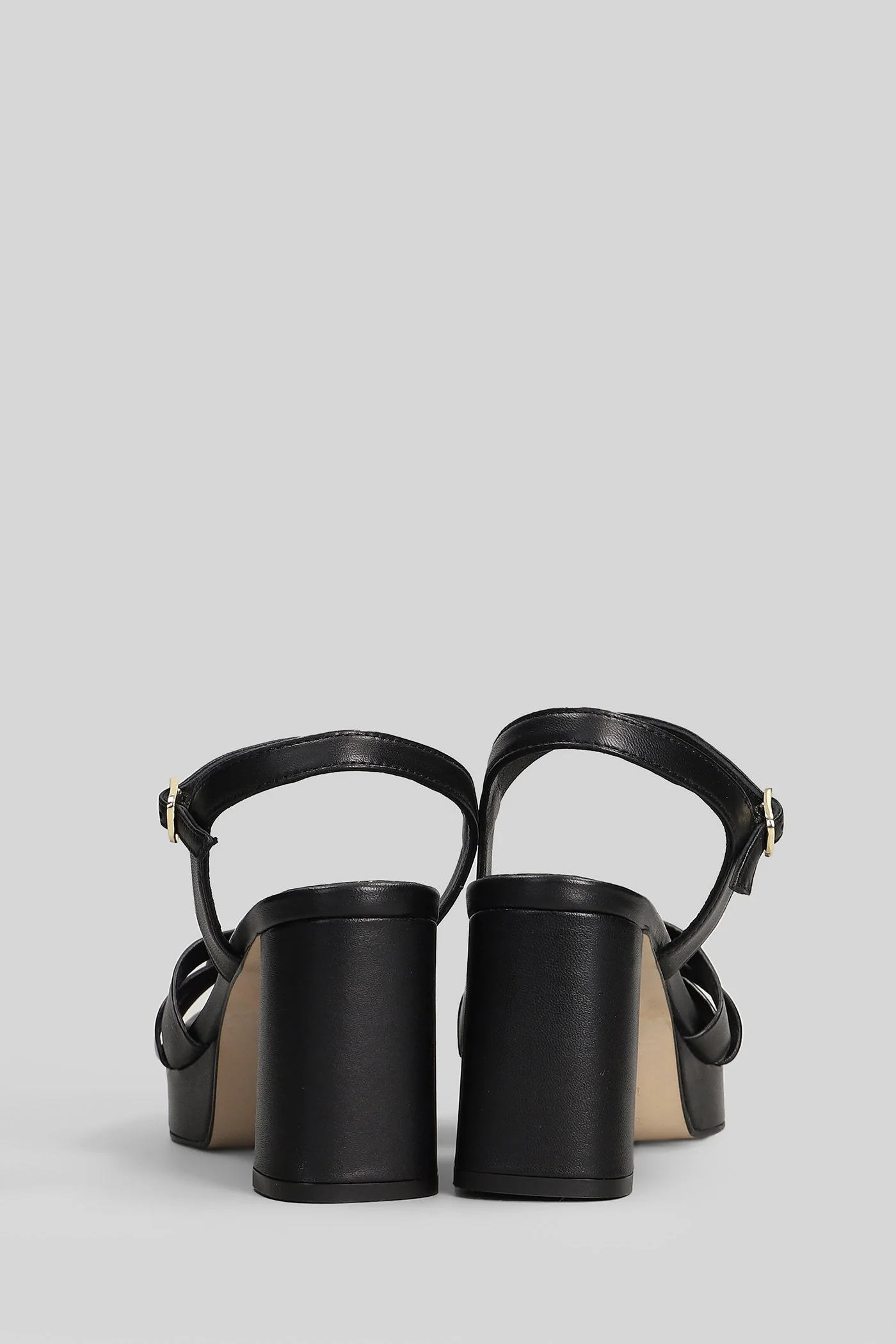 Sandals in black leather - Image 4