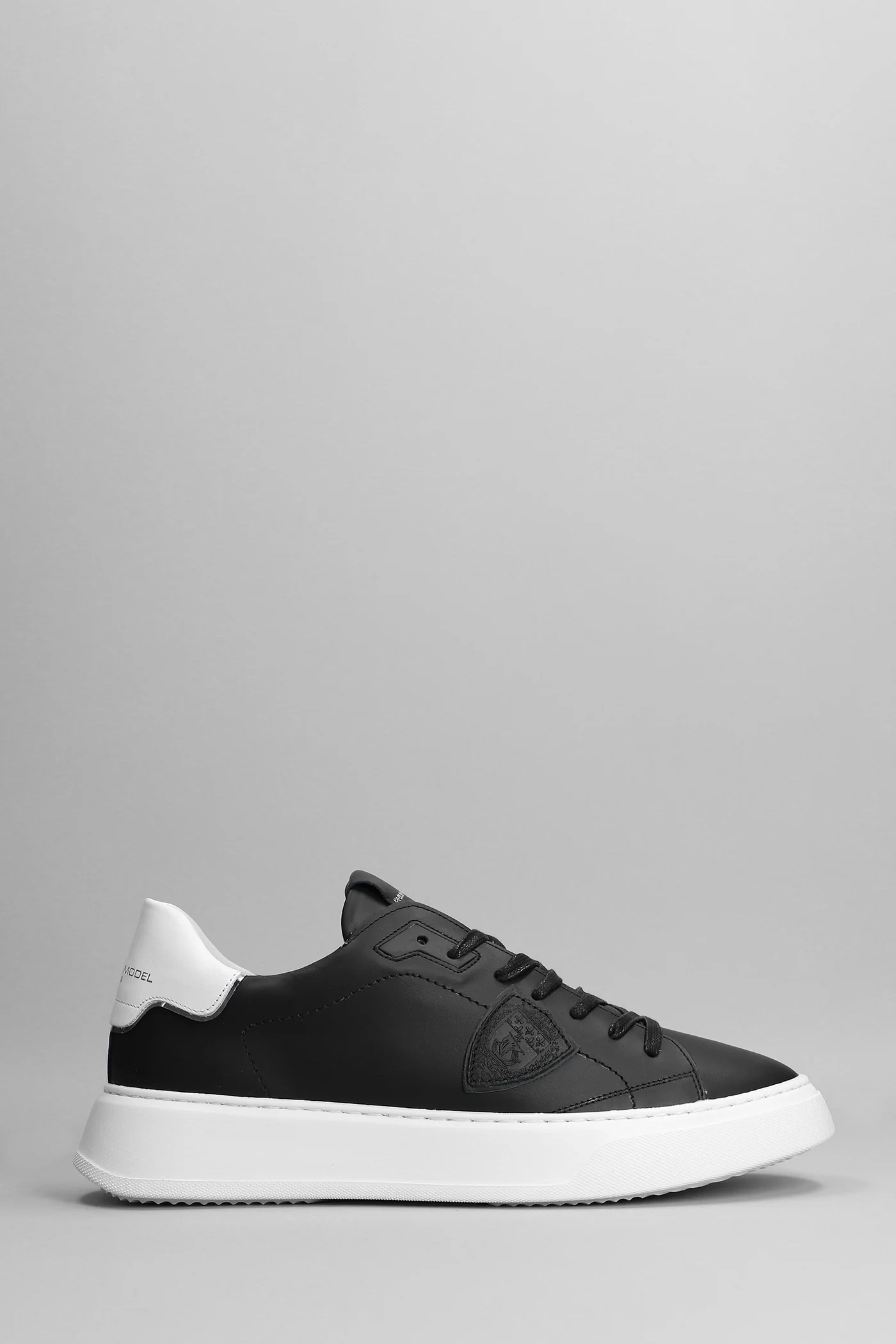 Temple Sneakers in black leather
