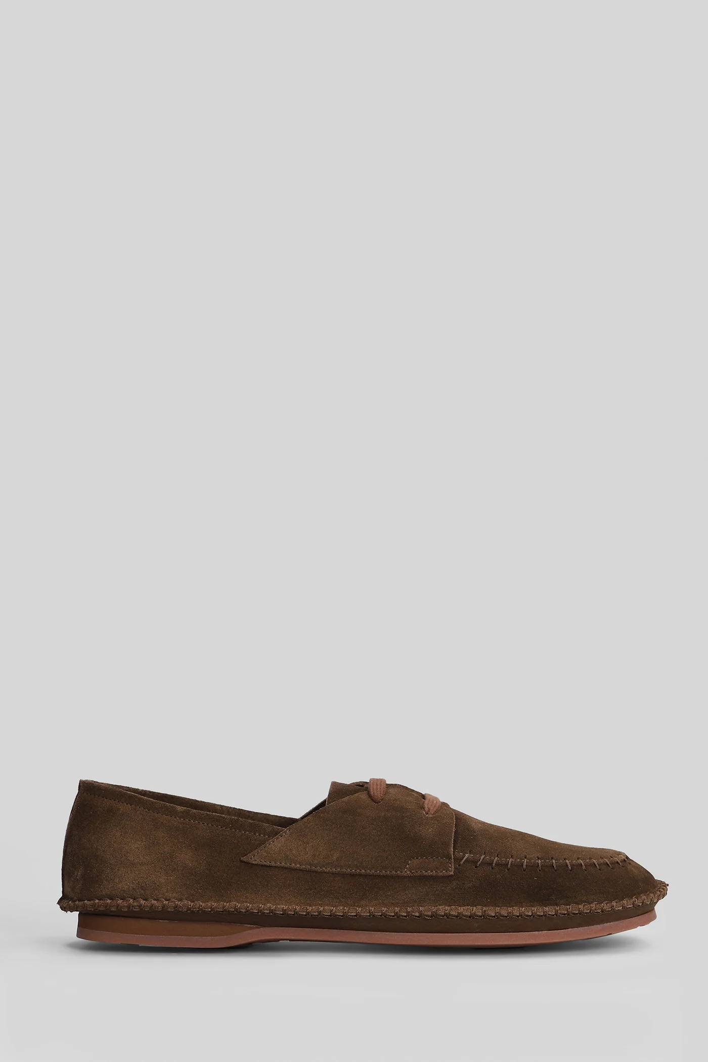 Lace up shoes in brown suede