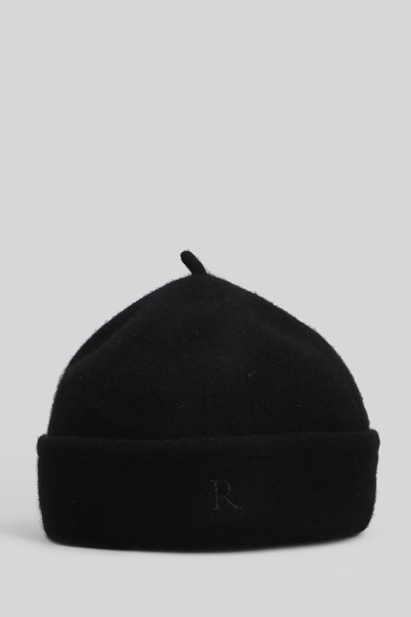 Hats in black wool